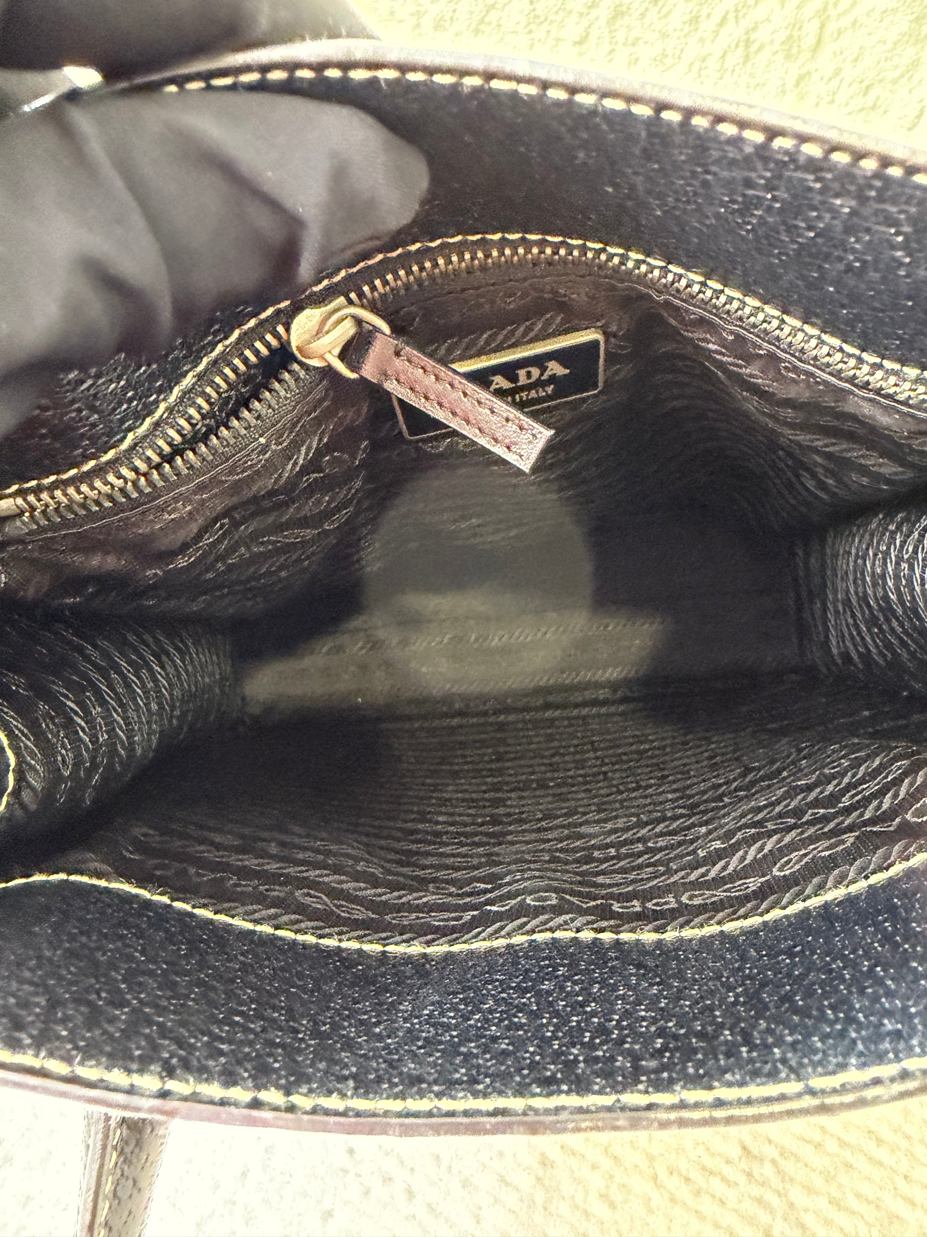 Borsa a Mano Vintage di Prada in Pelle Nera