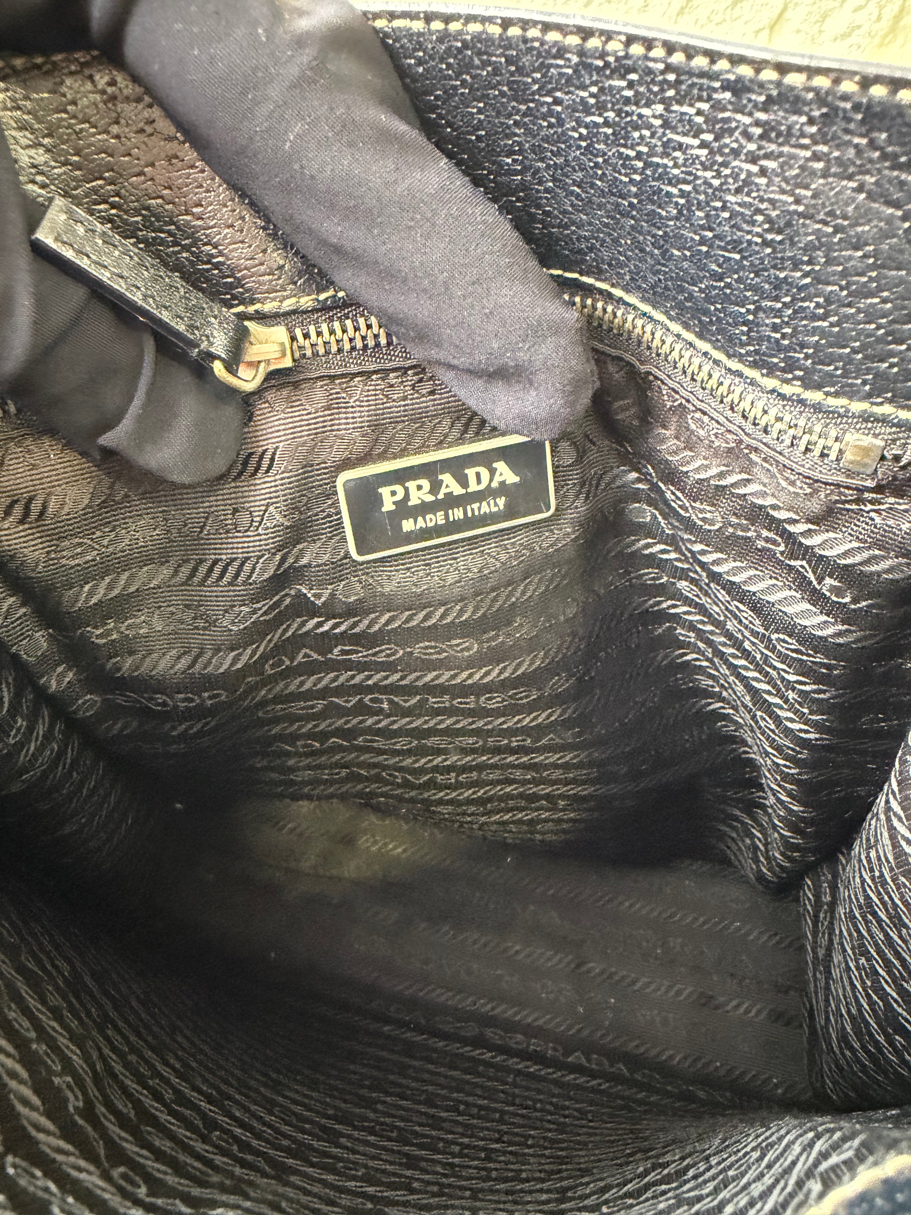 Borsa a Mano Vintage di Prada in Pelle Nera