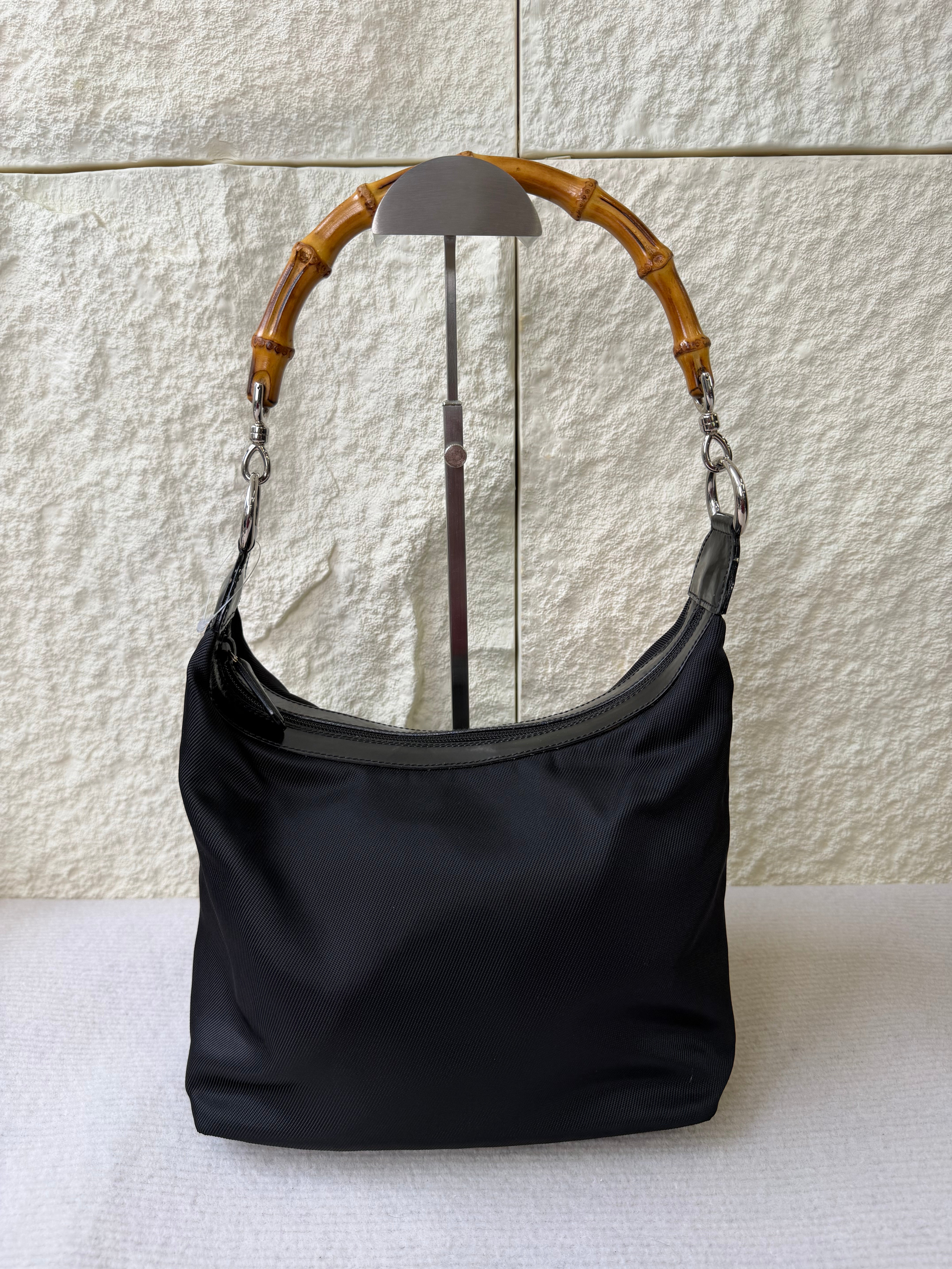 Borsa a Spalla Vintage di Gucci in Tela con Iconico Manico in Bambù