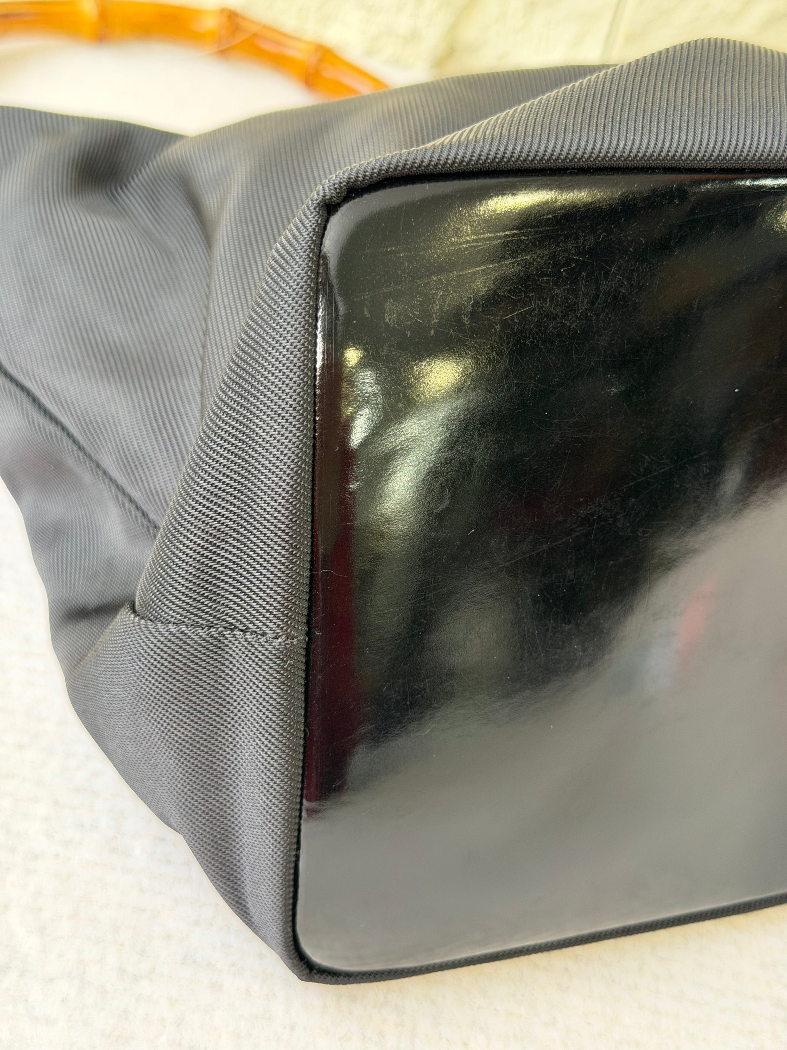 Borsa a Spalla Vintage di Gucci in Tela con Iconico Manico in Bambù