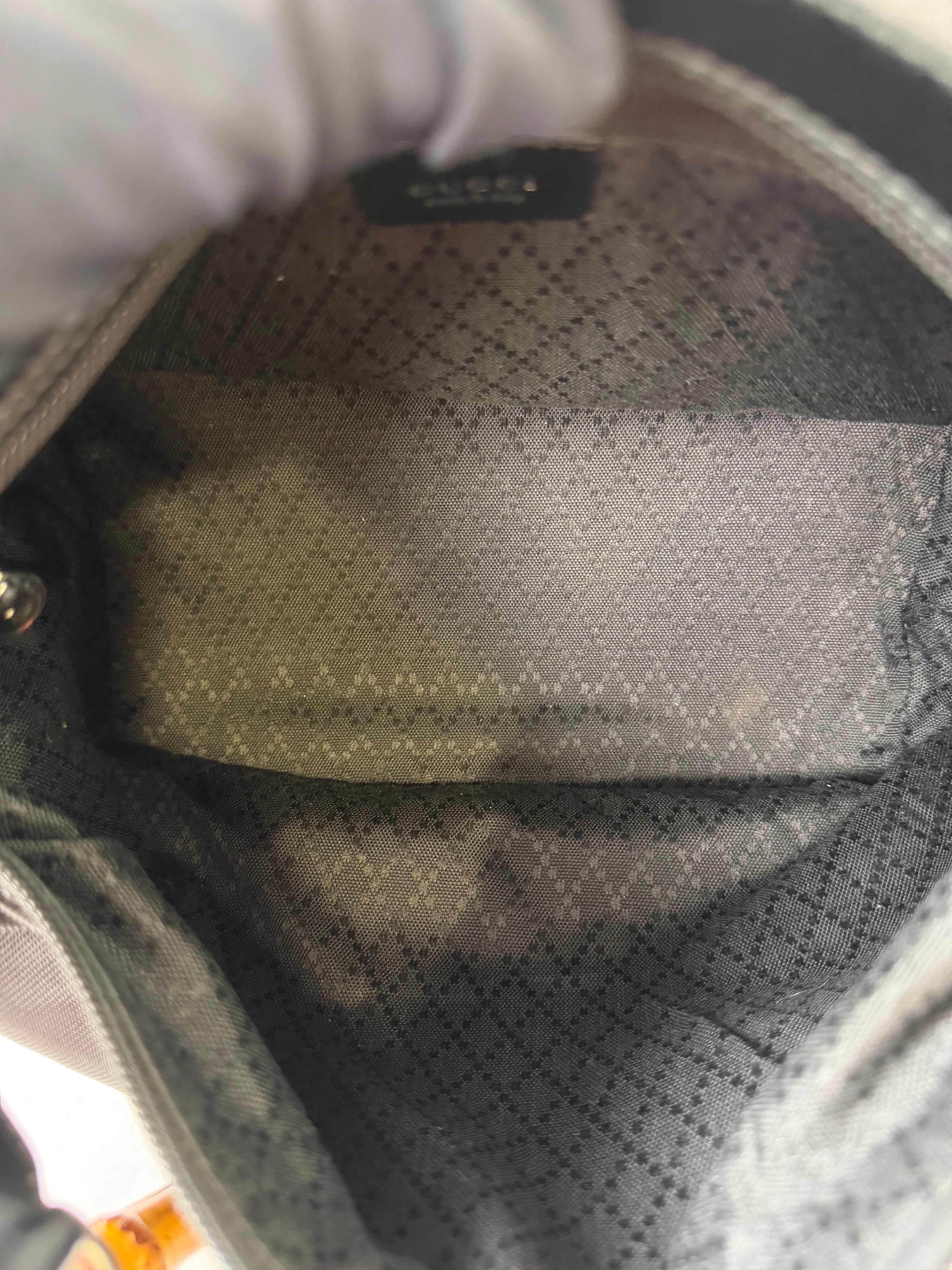 Borsa a Spalla Vintage di Gucci in Tela con Iconico Manico in Bambù