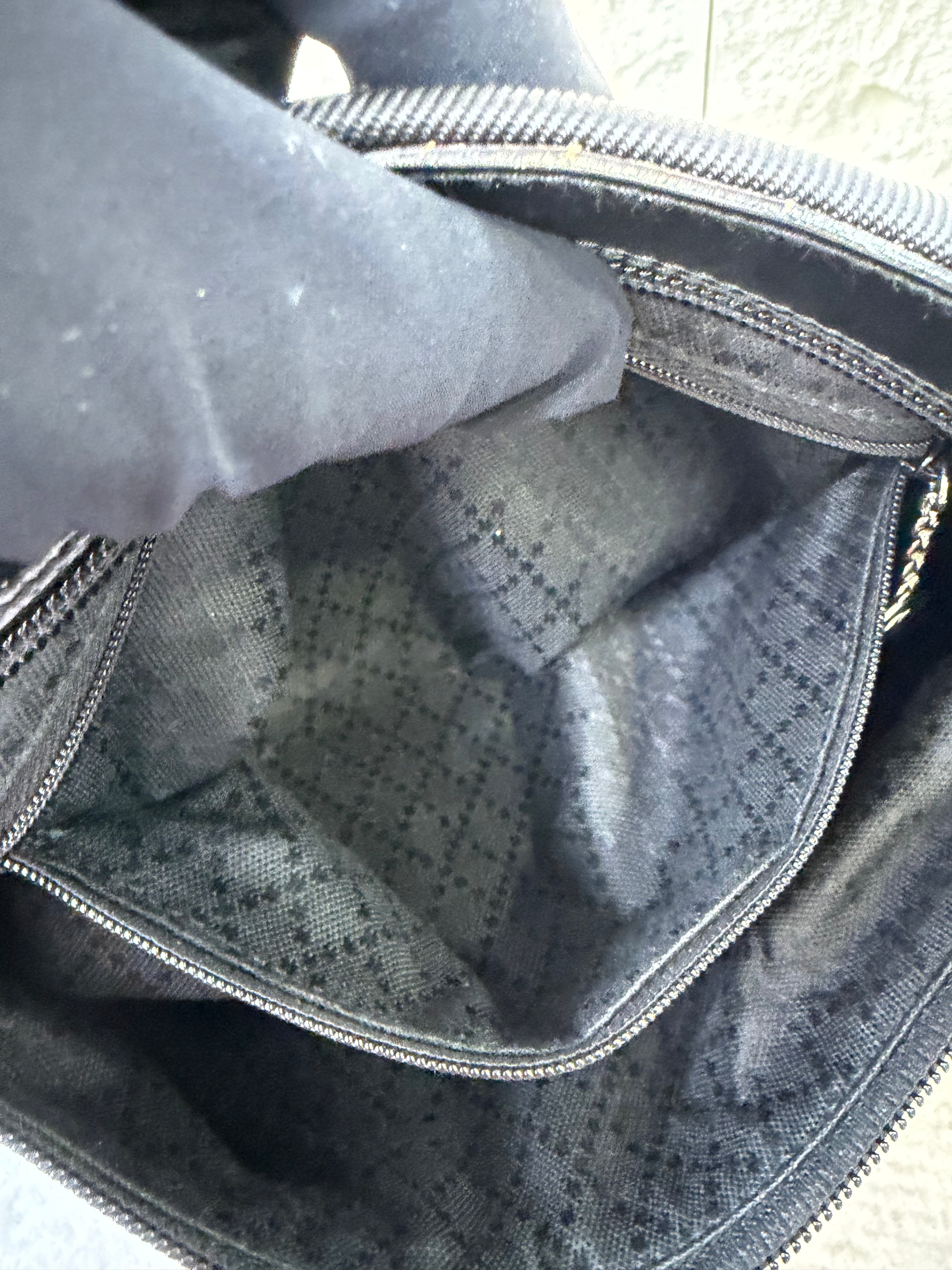 Borsa a Spalla Vintage di Gucci in Tela con Iconico Manico in Bambù