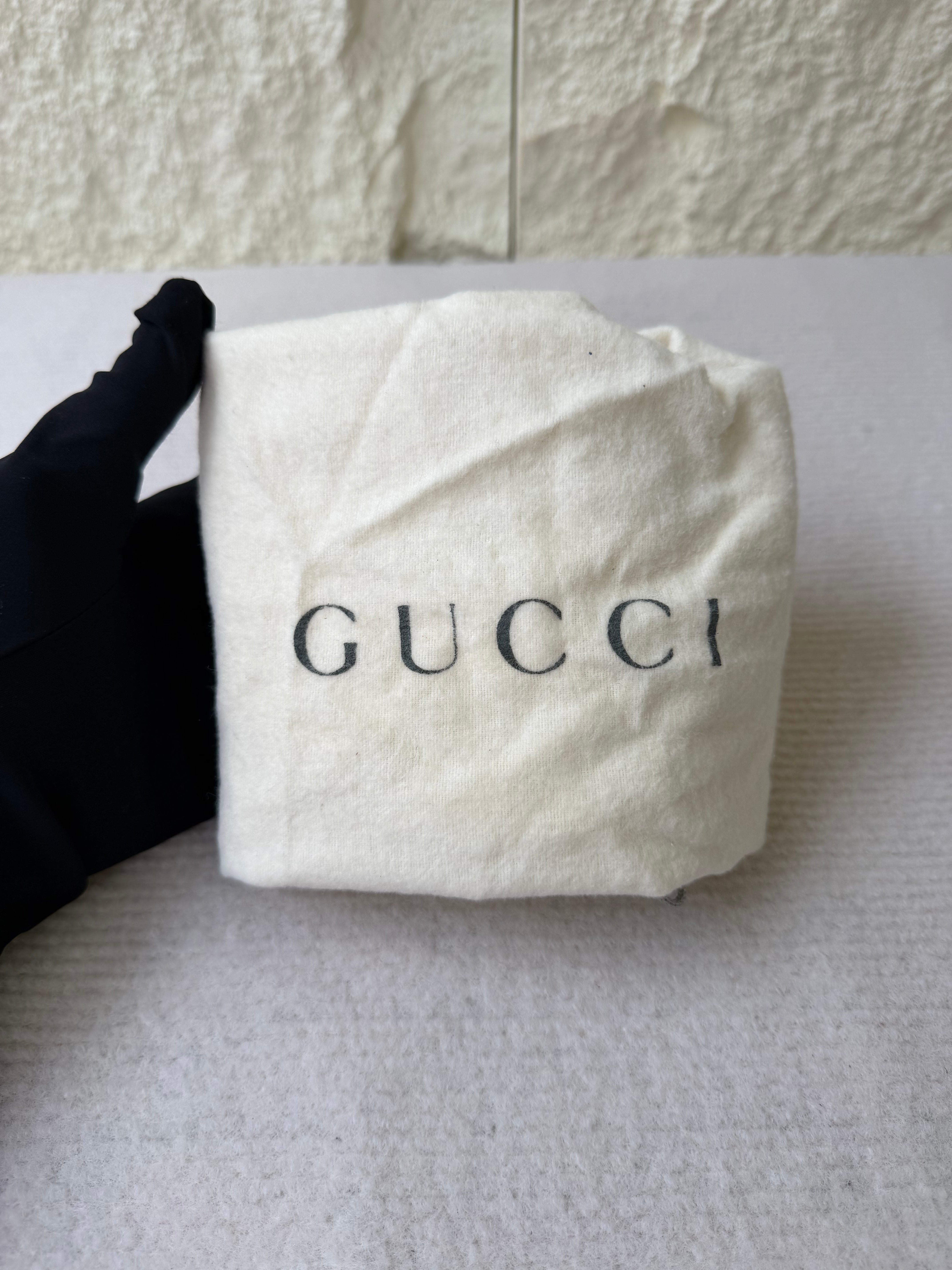 Borsa a Spalla Vintage di Gucci in Tela con Iconico Manico in Bambù