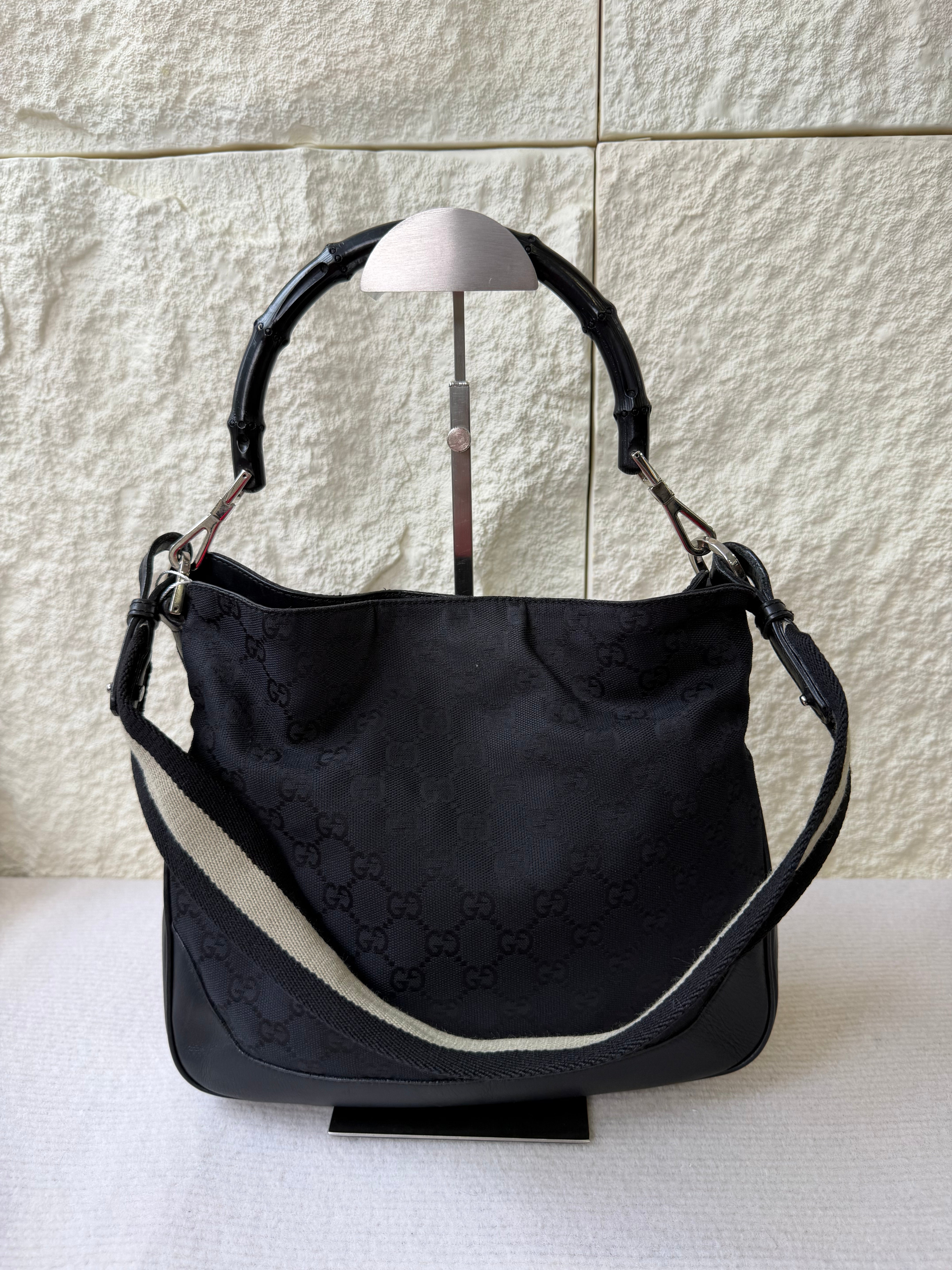 Borsa a Spalla Vintage di Gucci in Tela GG Nera