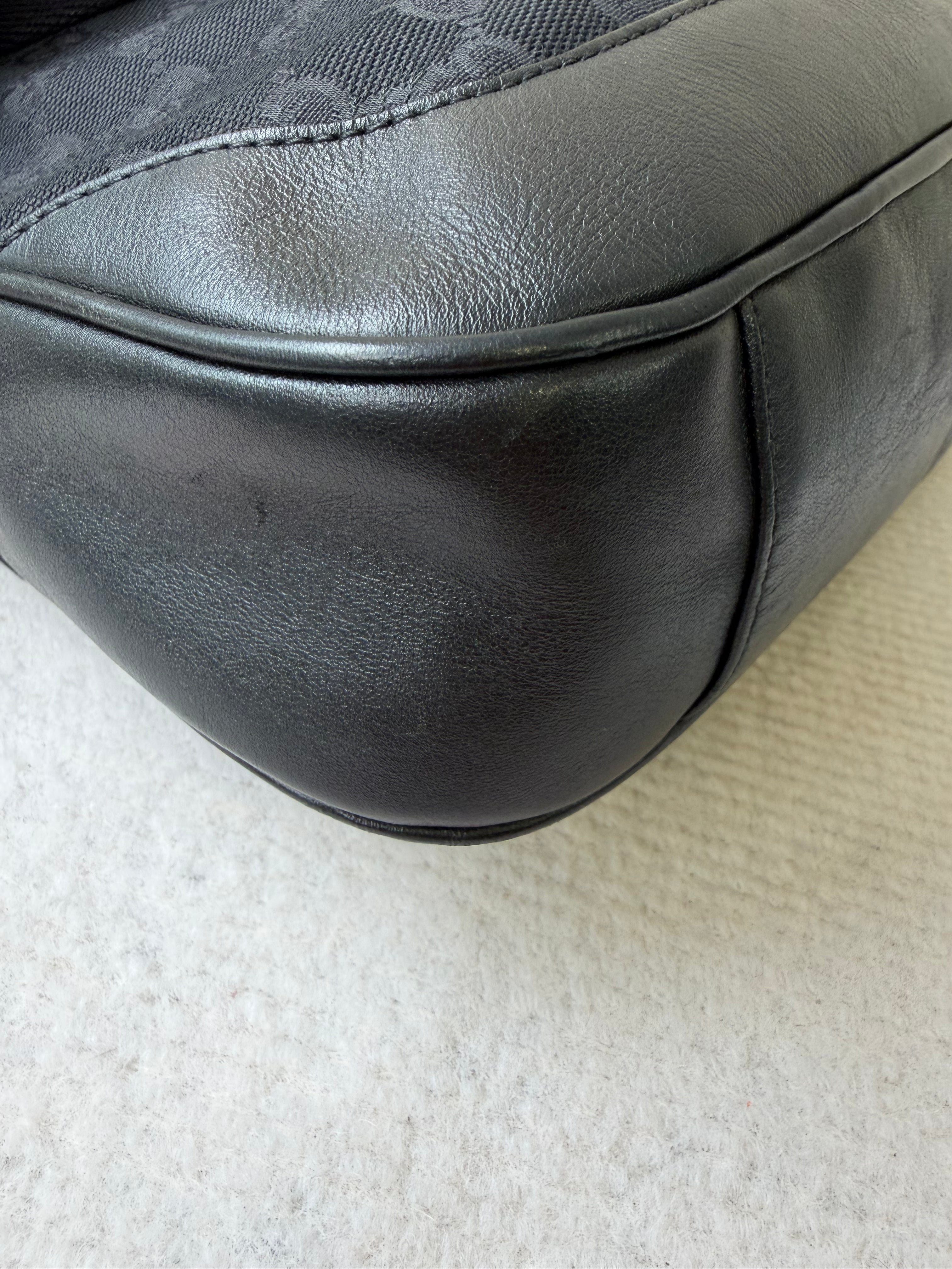 Borsa a Spalla Vintage di Gucci in Tela GG Nera