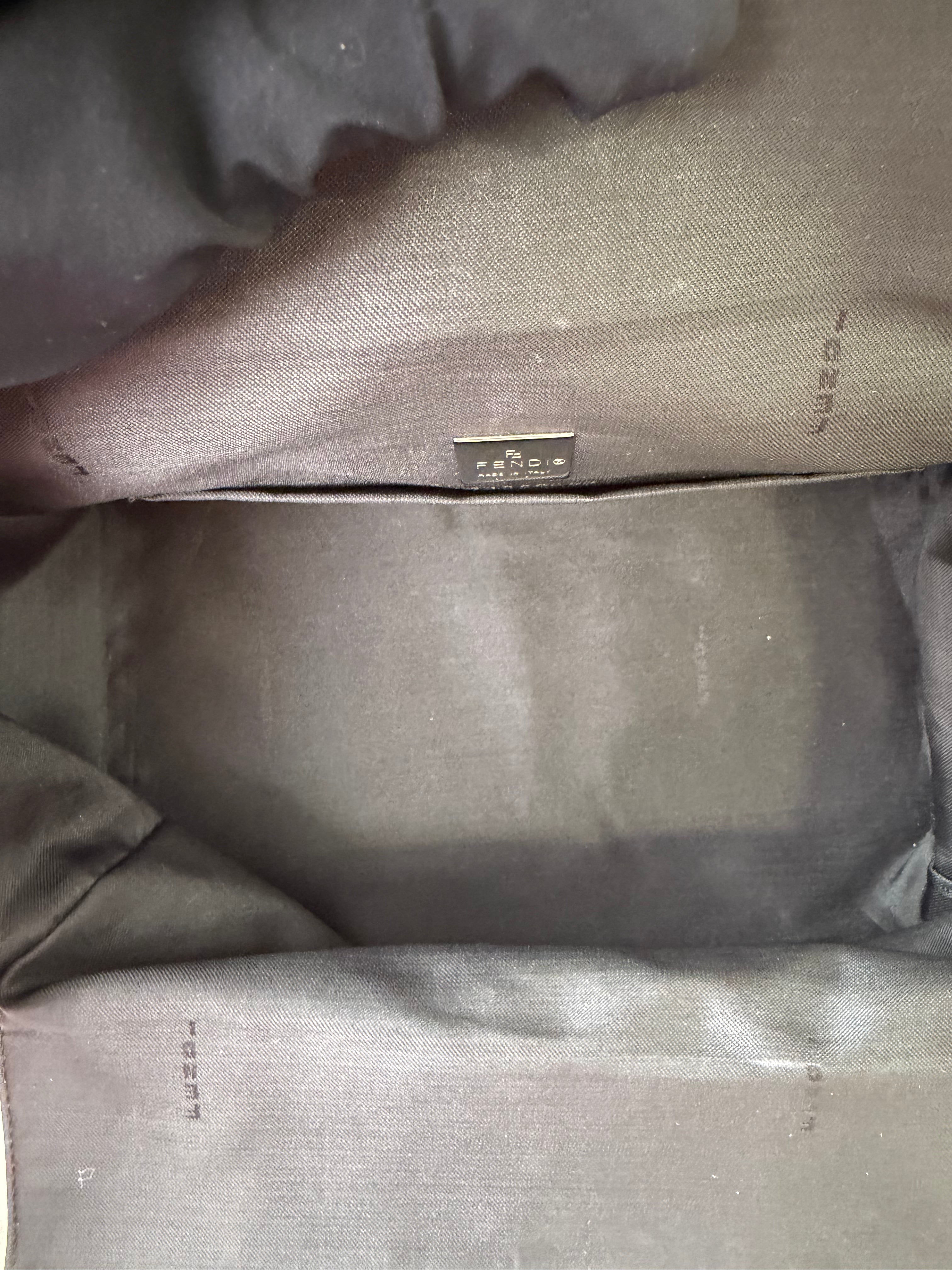 Borsa a Spalla Vintage di Gucci in Tela GG Nera