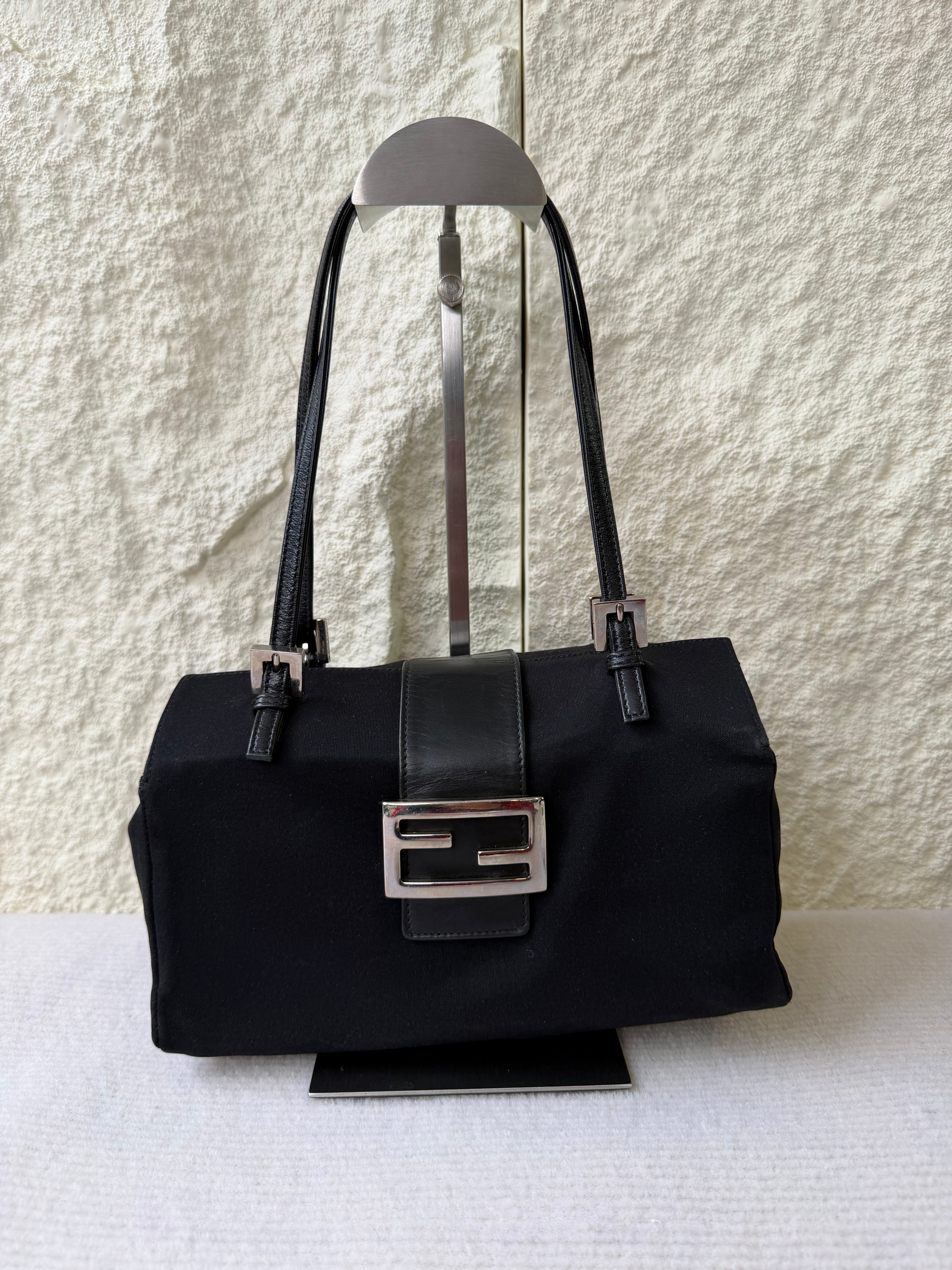 Borsa a Spalla Vintage di Fendi in Tessuto Nero