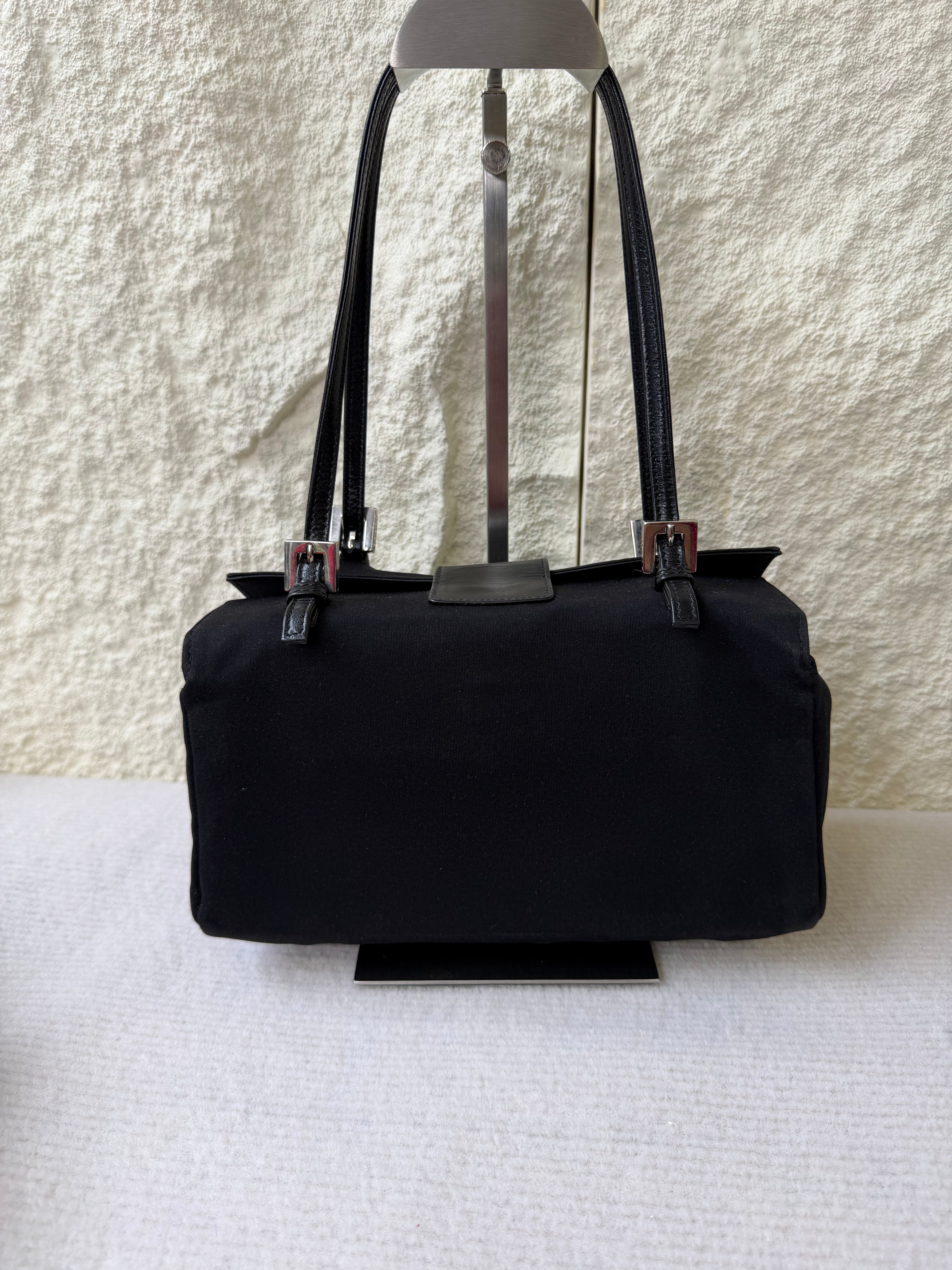 Borsa a Spalla Vintage di Fendi in Tessuto Nero