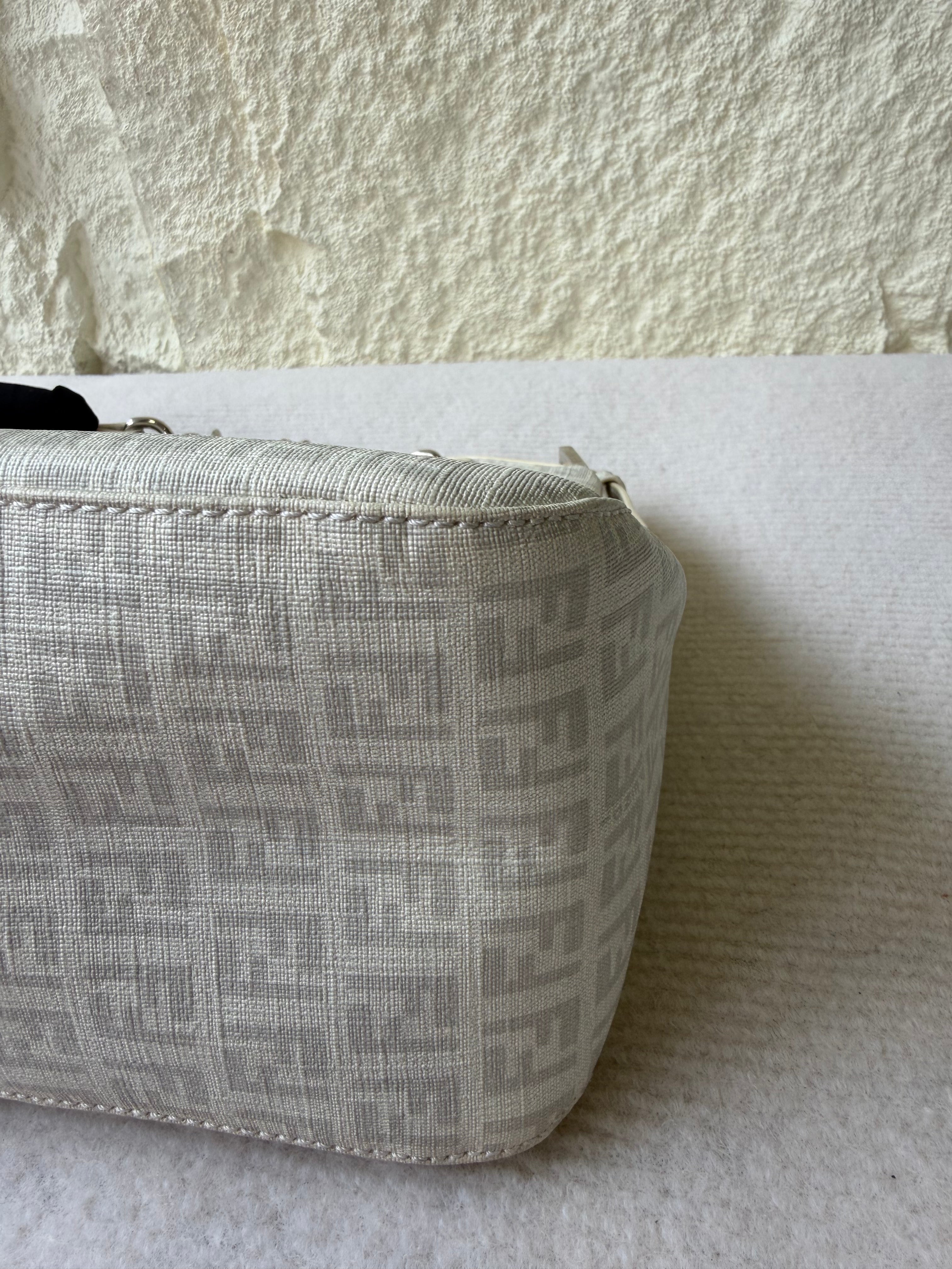 Borsa Fendi Mamma Baguette in Tela Bianca