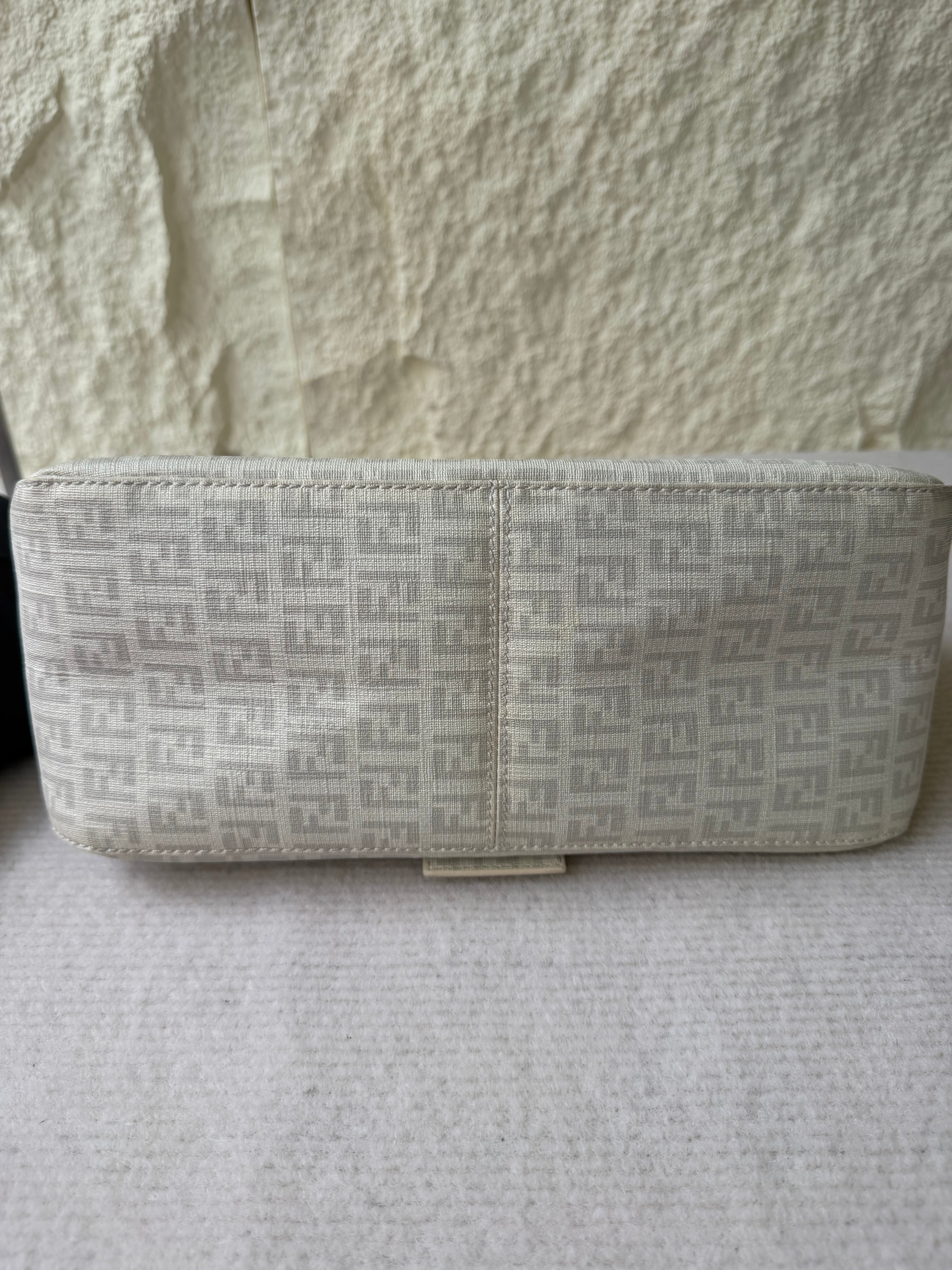 Borsa Fendi Mamma Baguette in Tela Bianca