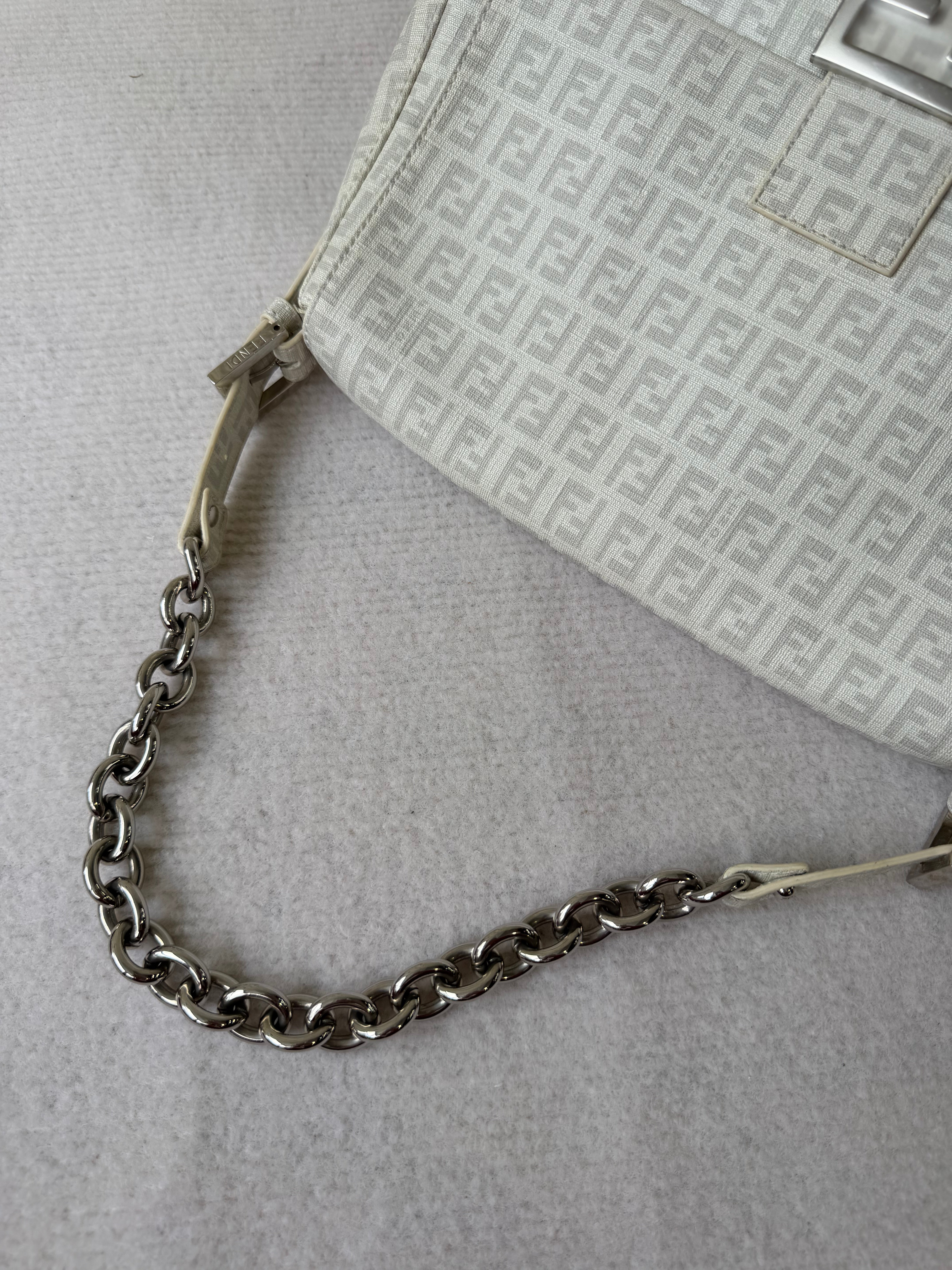 Borsa Fendi Mamma Baguette in Tela Bianca