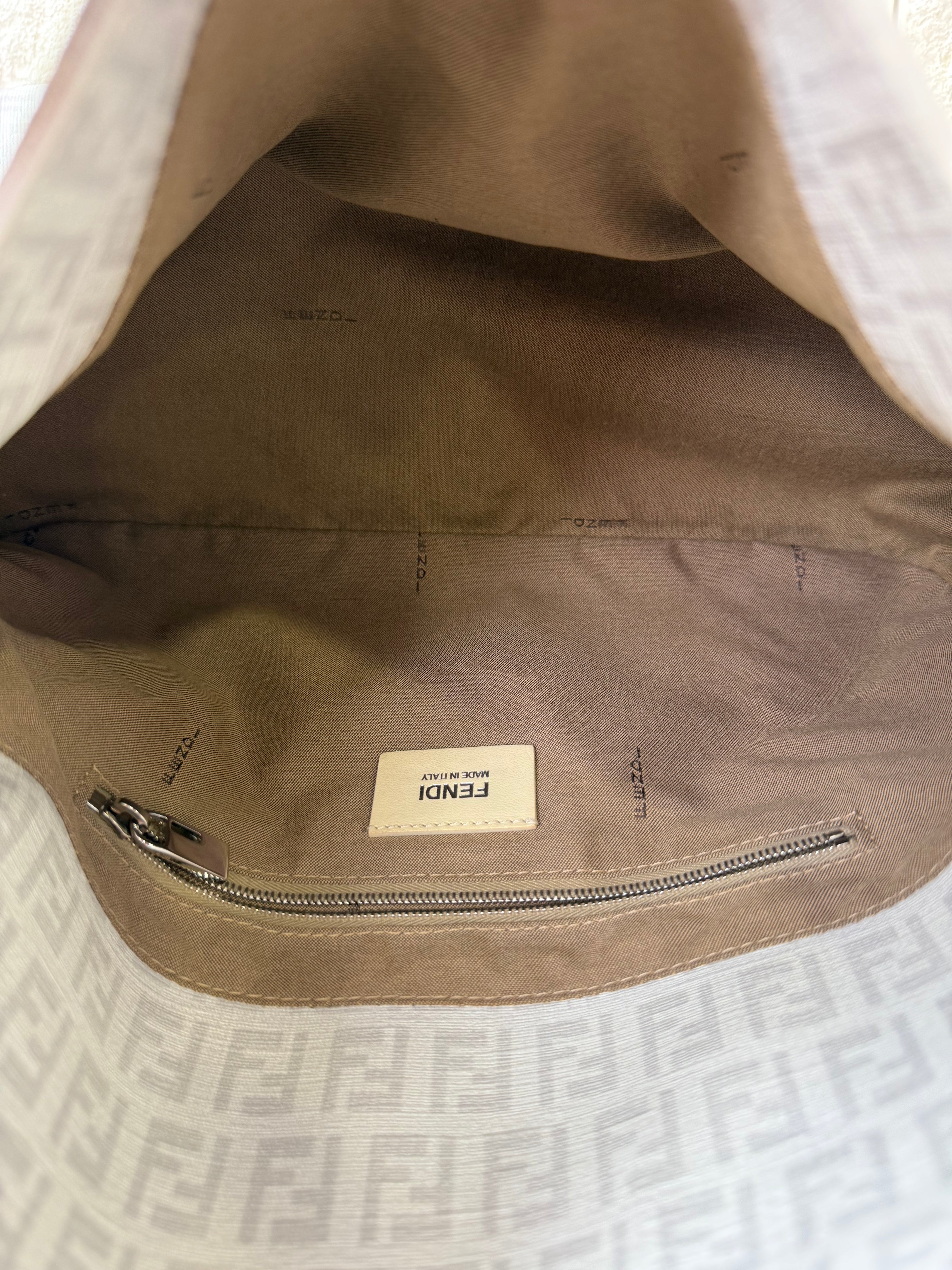 Borsa Fendi Mamma Baguette in Tela Bianca