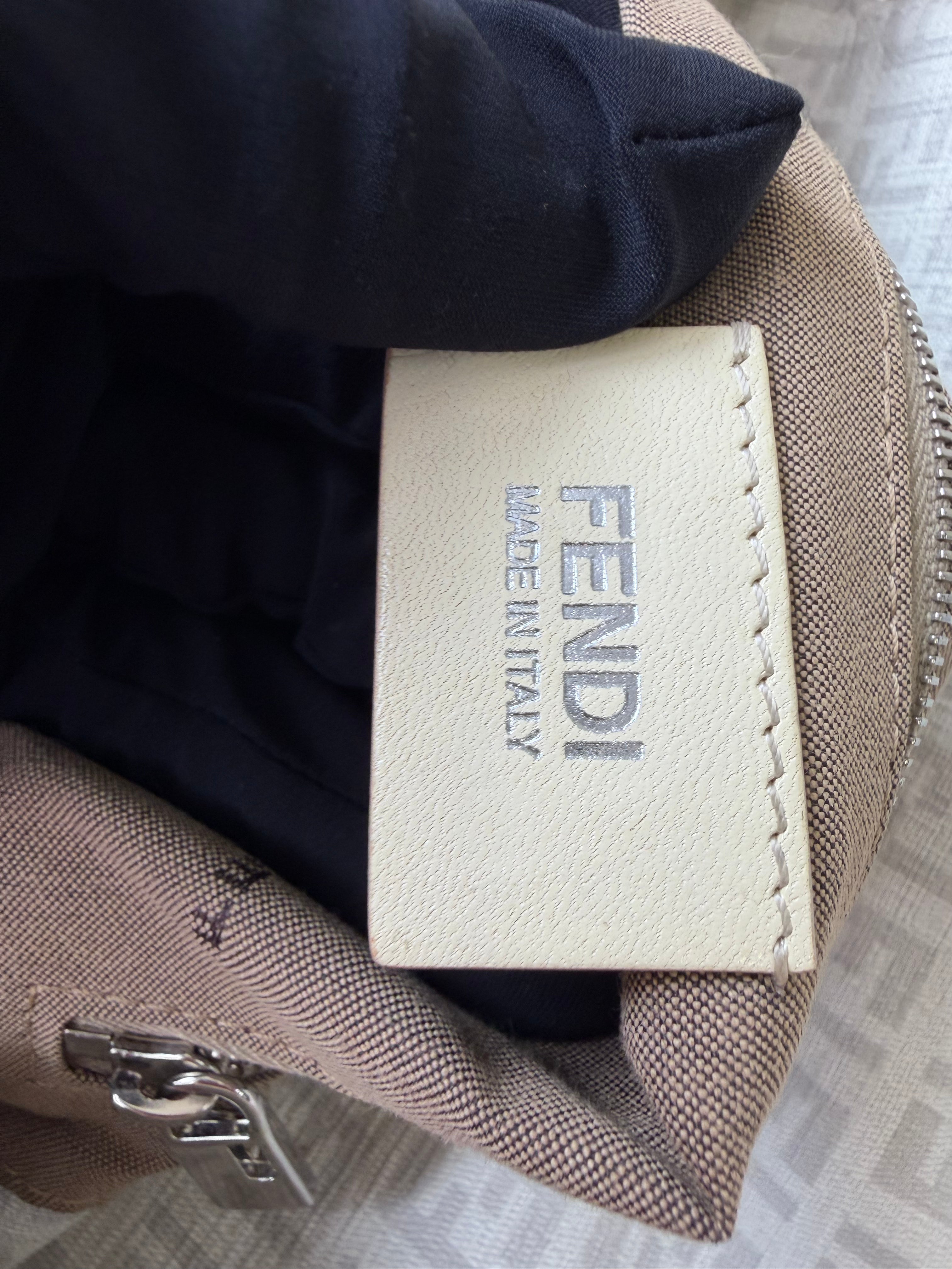 Borsa Fendi Mamma Baguette in Tela Bianca