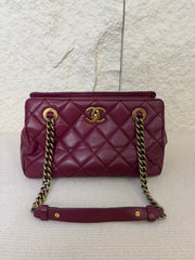 Borsa Chanel Perfect Edge Tote in Pelle Matelassé Bordeaux
