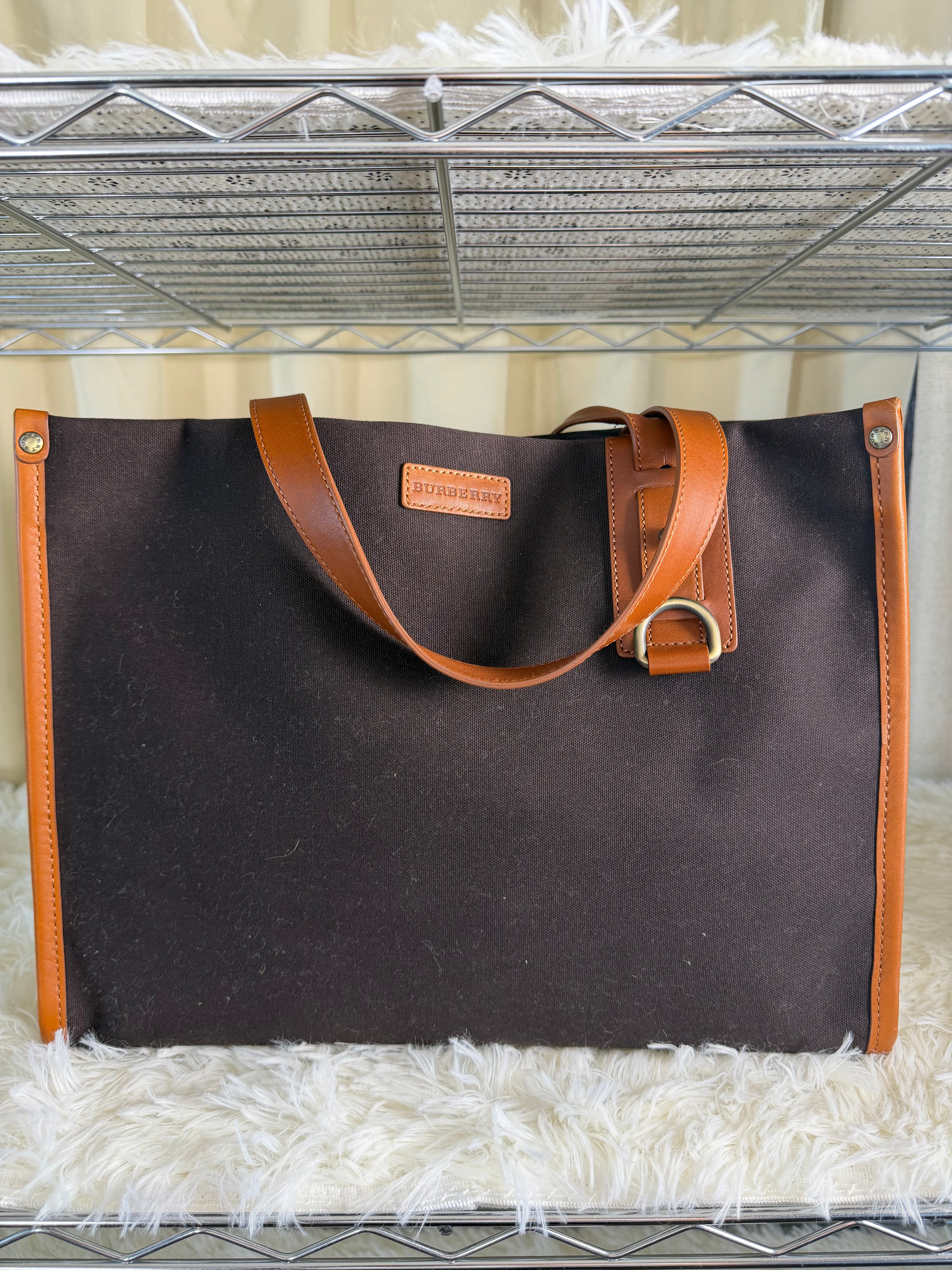 Borsa Tote Burberry in Tela Marrone Scuro con Manici e Finiture in Pelle