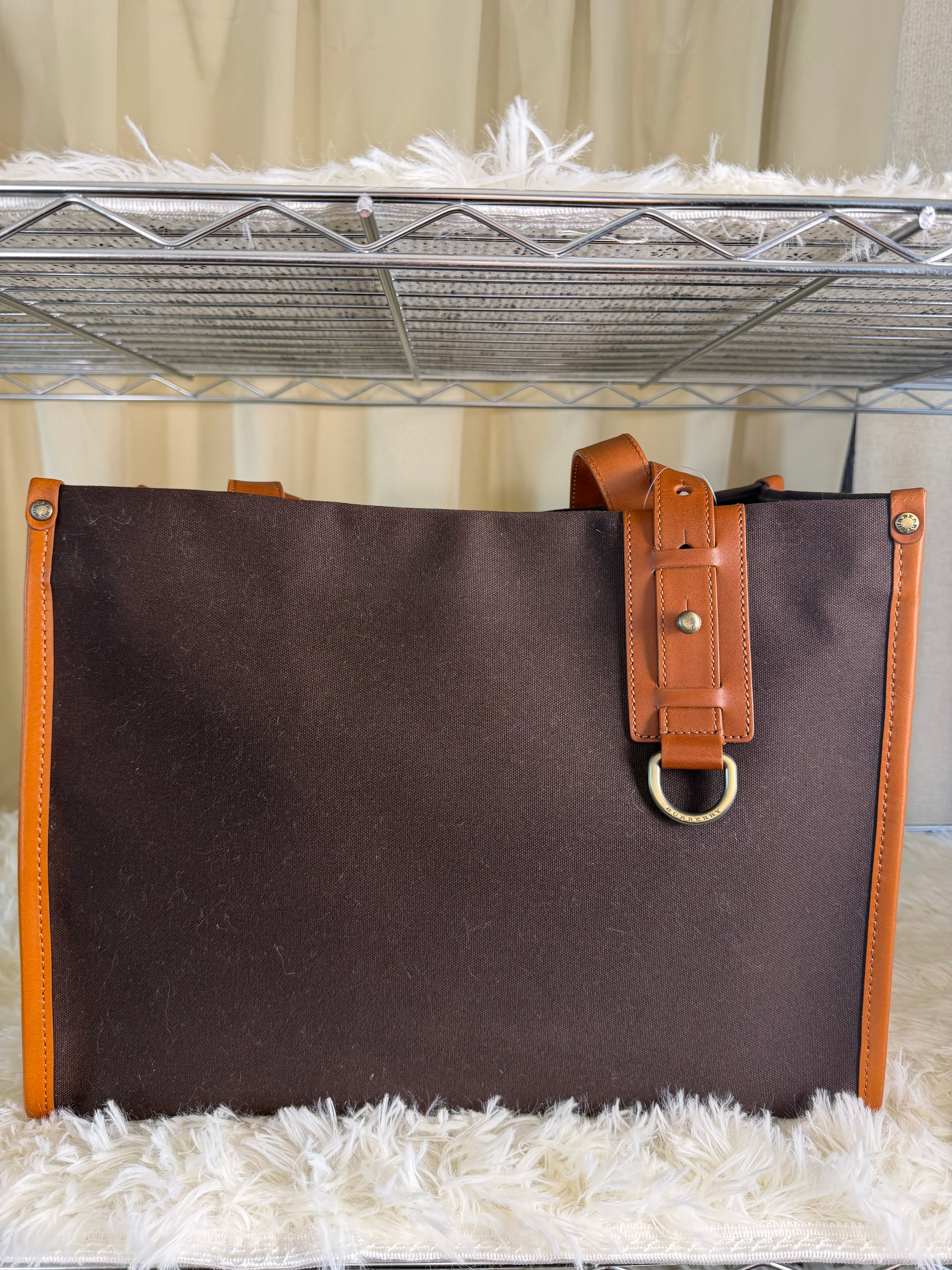 Borsa Tote Burberry in Tela Marrone Scuro con Manici e Finiture in Pelle