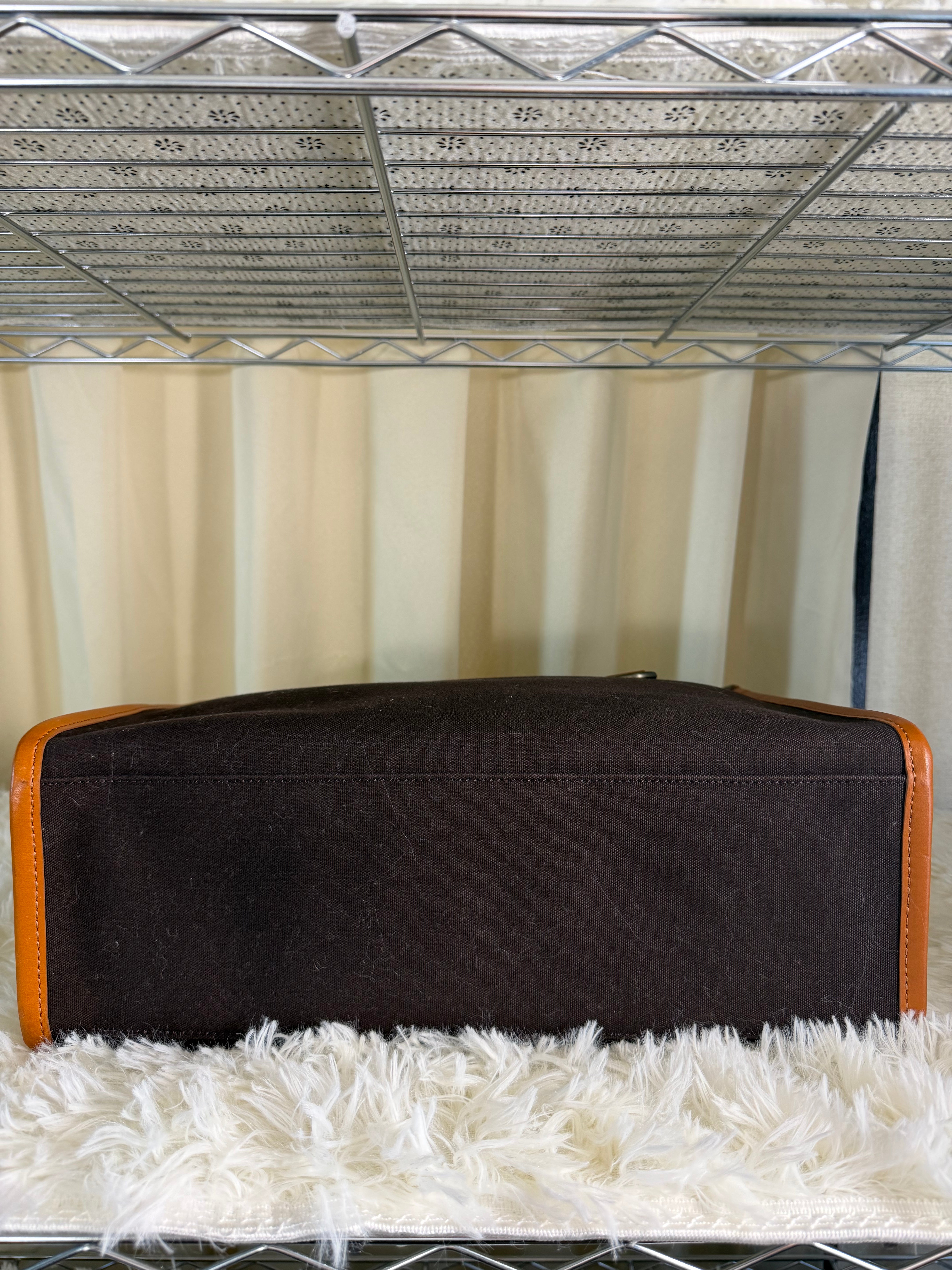 Borsa Tote Burberry in Tela Marrone Scuro con Manici e Finiture in Pelle