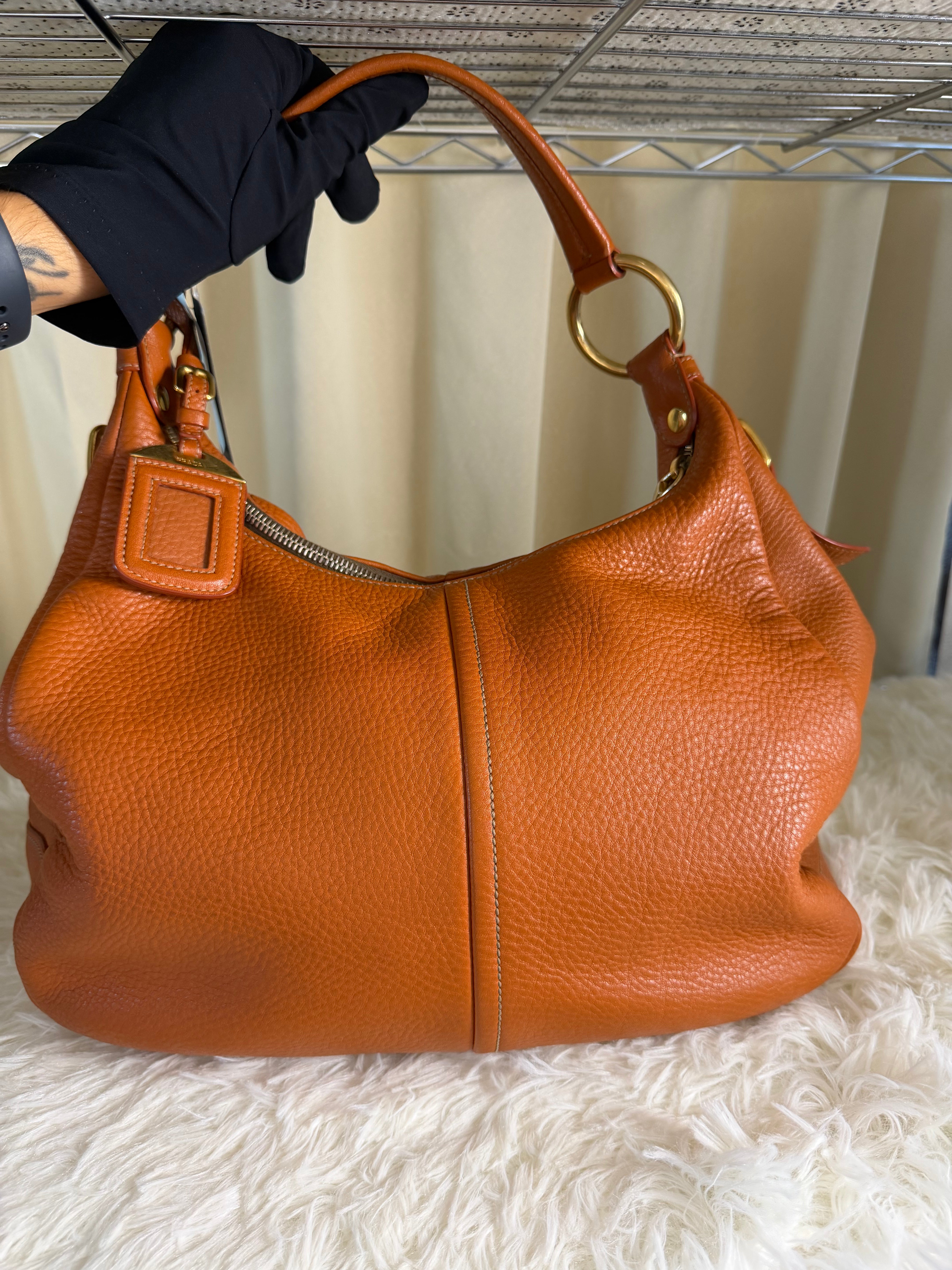 Borsa a Spalla Prada in Pelle Martellata Color Arancione