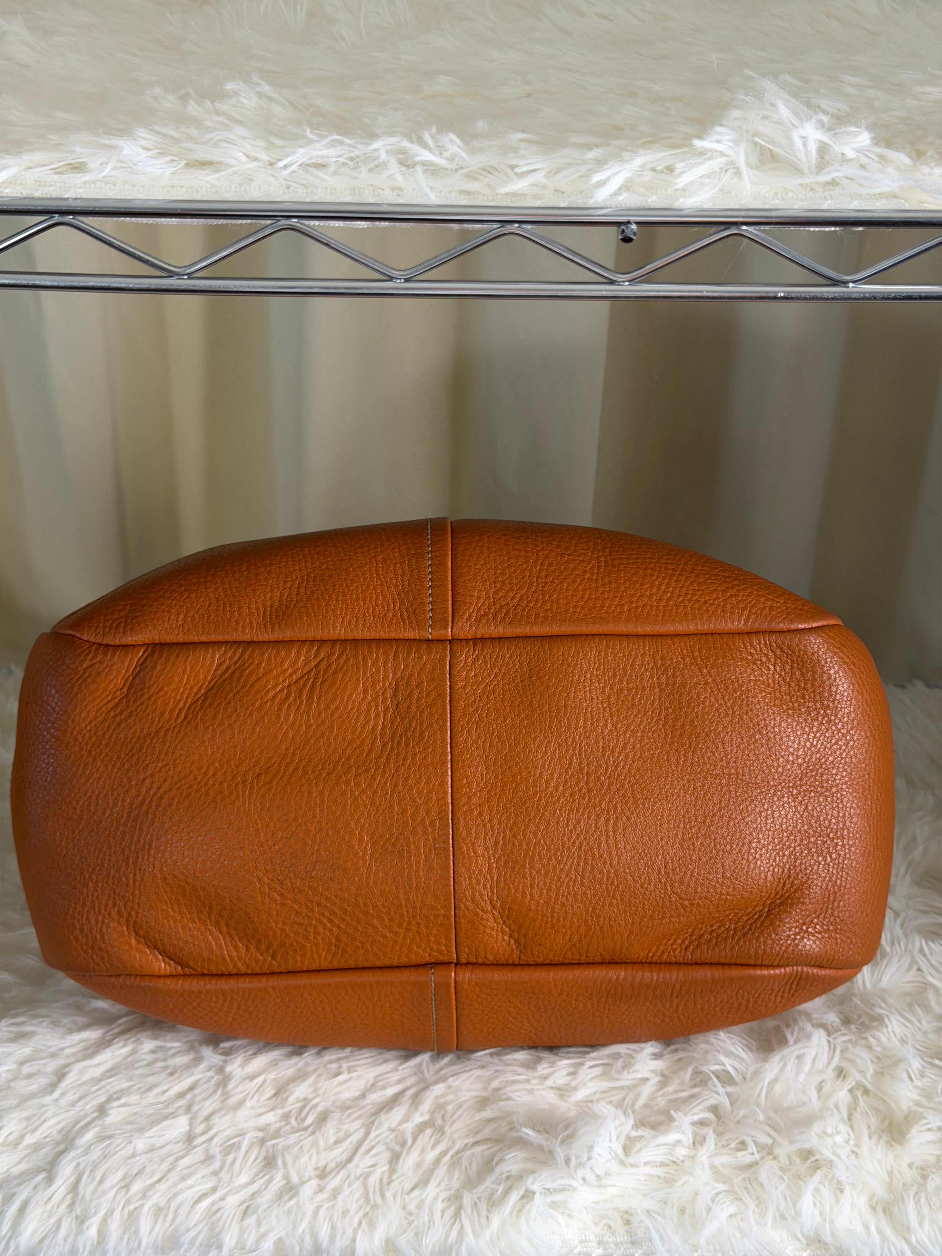 Borsa a Spalla Prada in Pelle Martellata Color Arancione