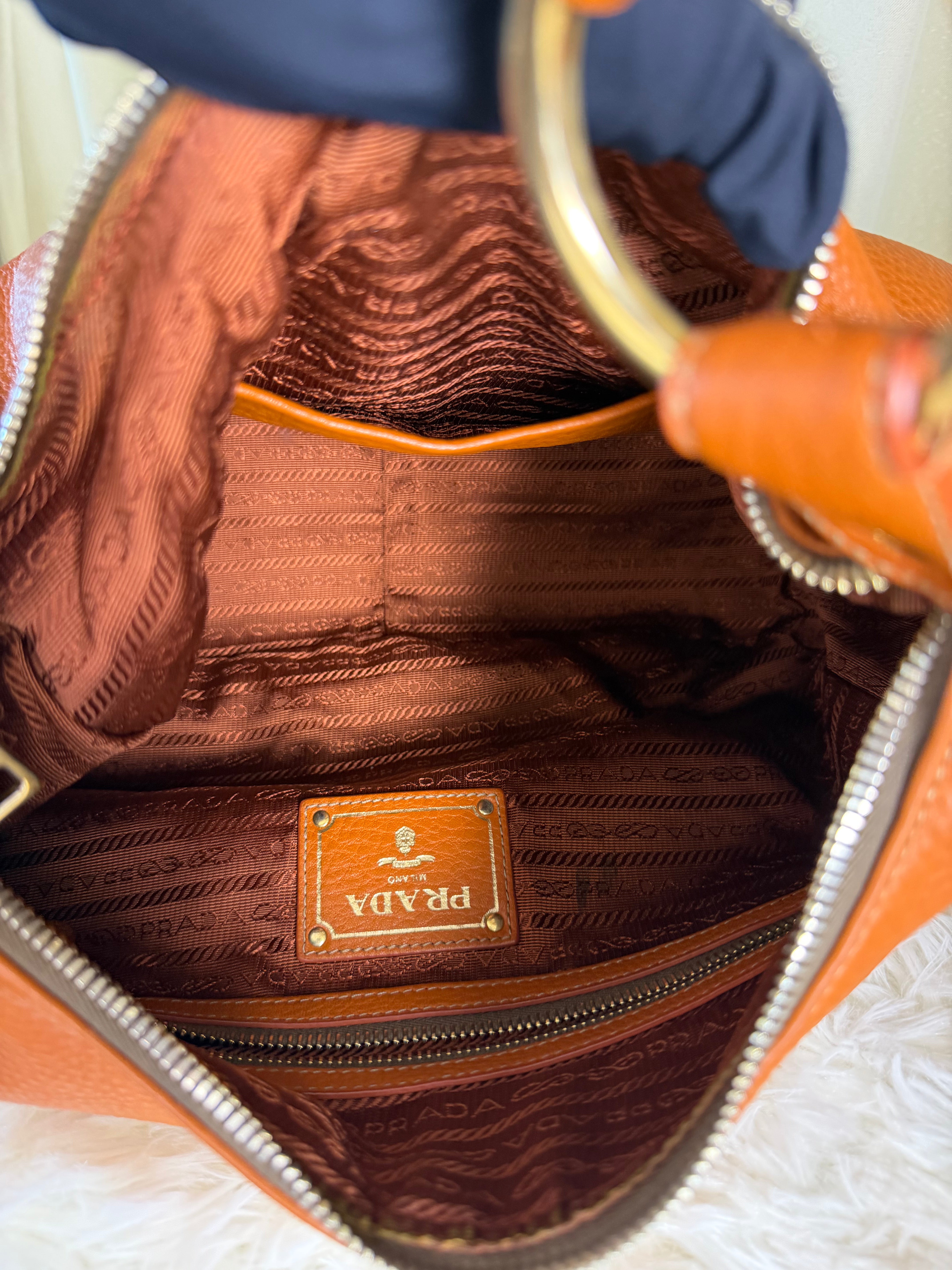 Borsa a Spalla Prada in Pelle Martellata Color Arancione