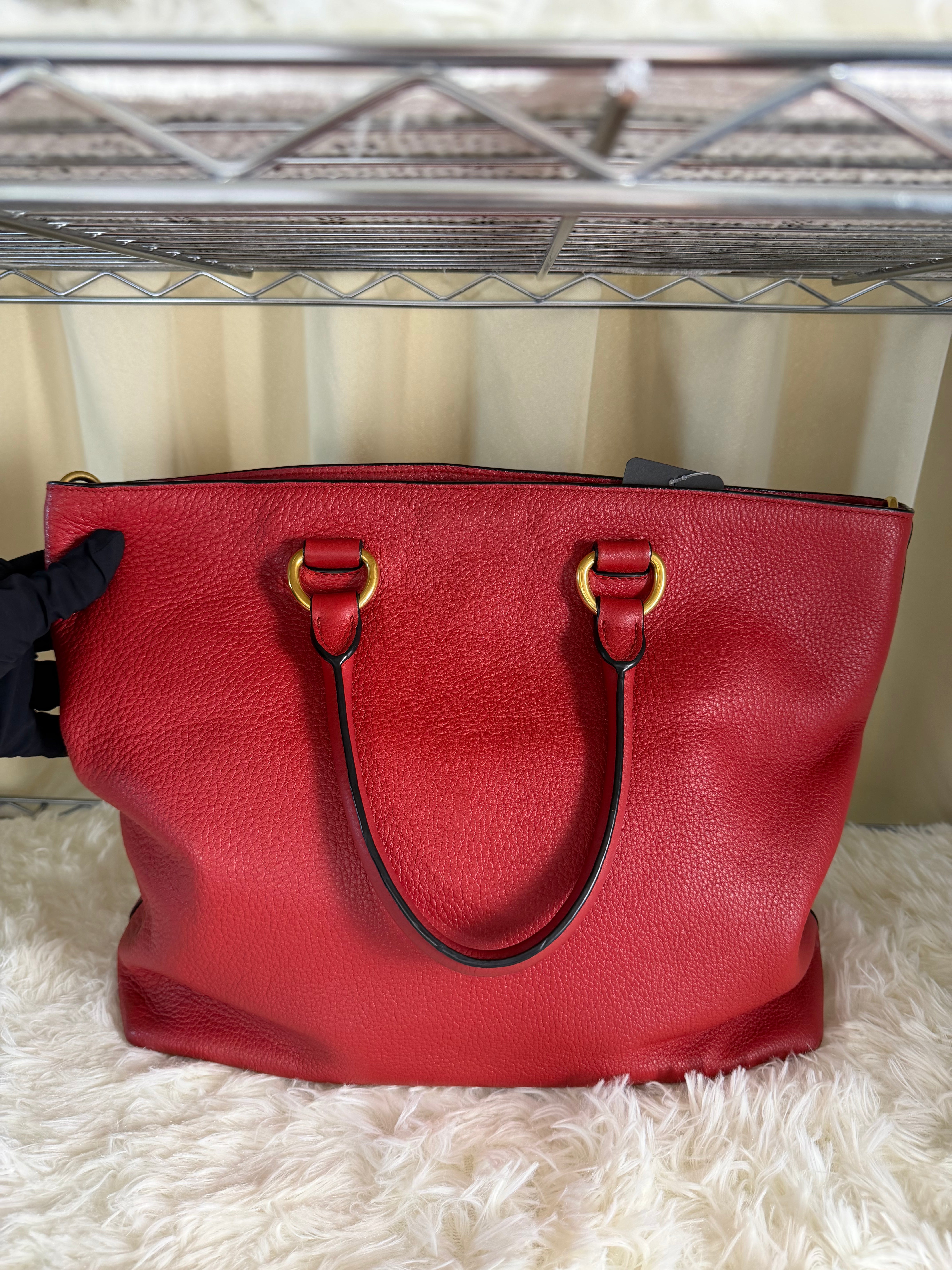 Borsa Tote Prada in Pelle Martellata Rossa