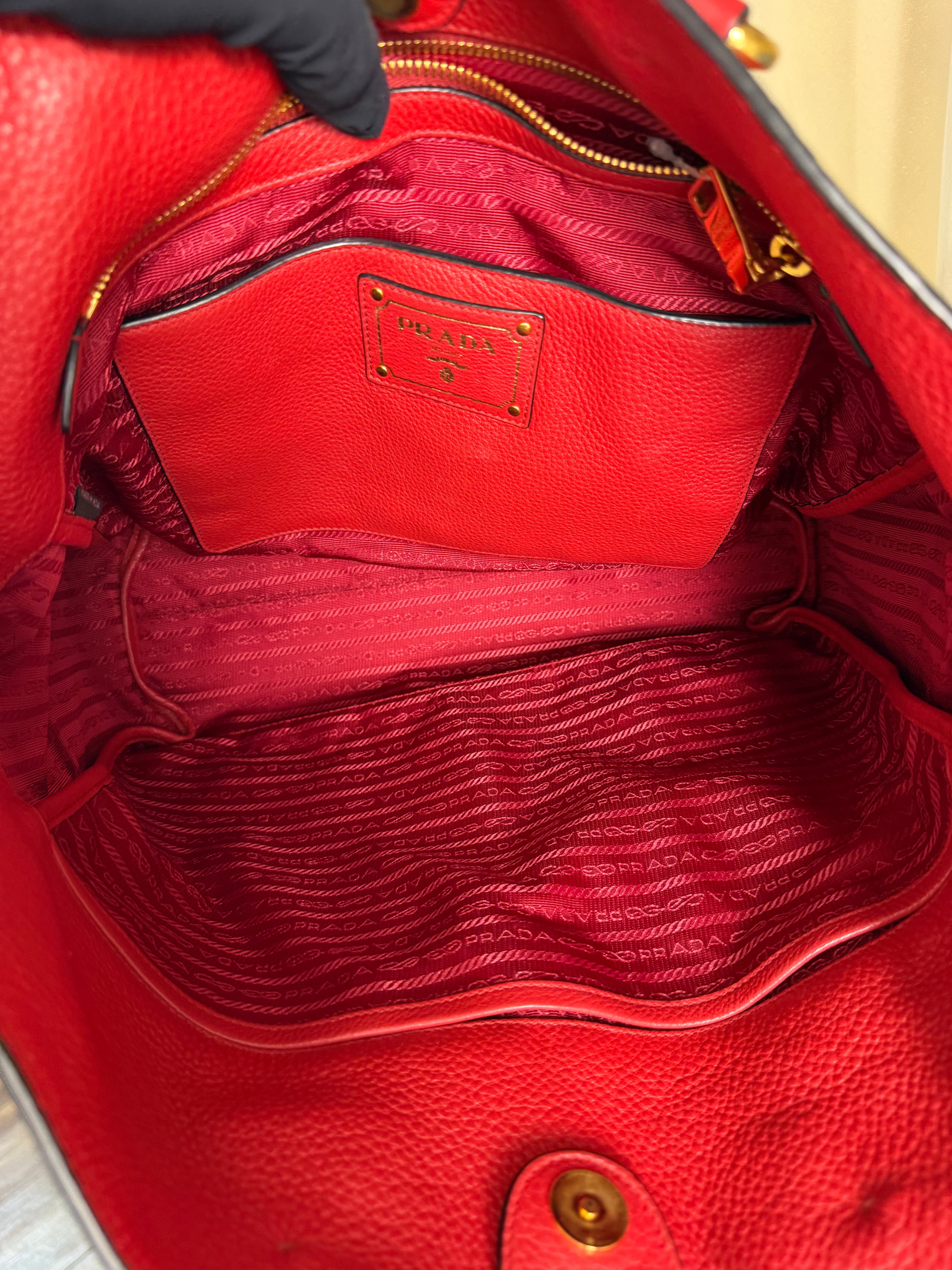Borsa Tote Prada in Pelle Martellata Rossa