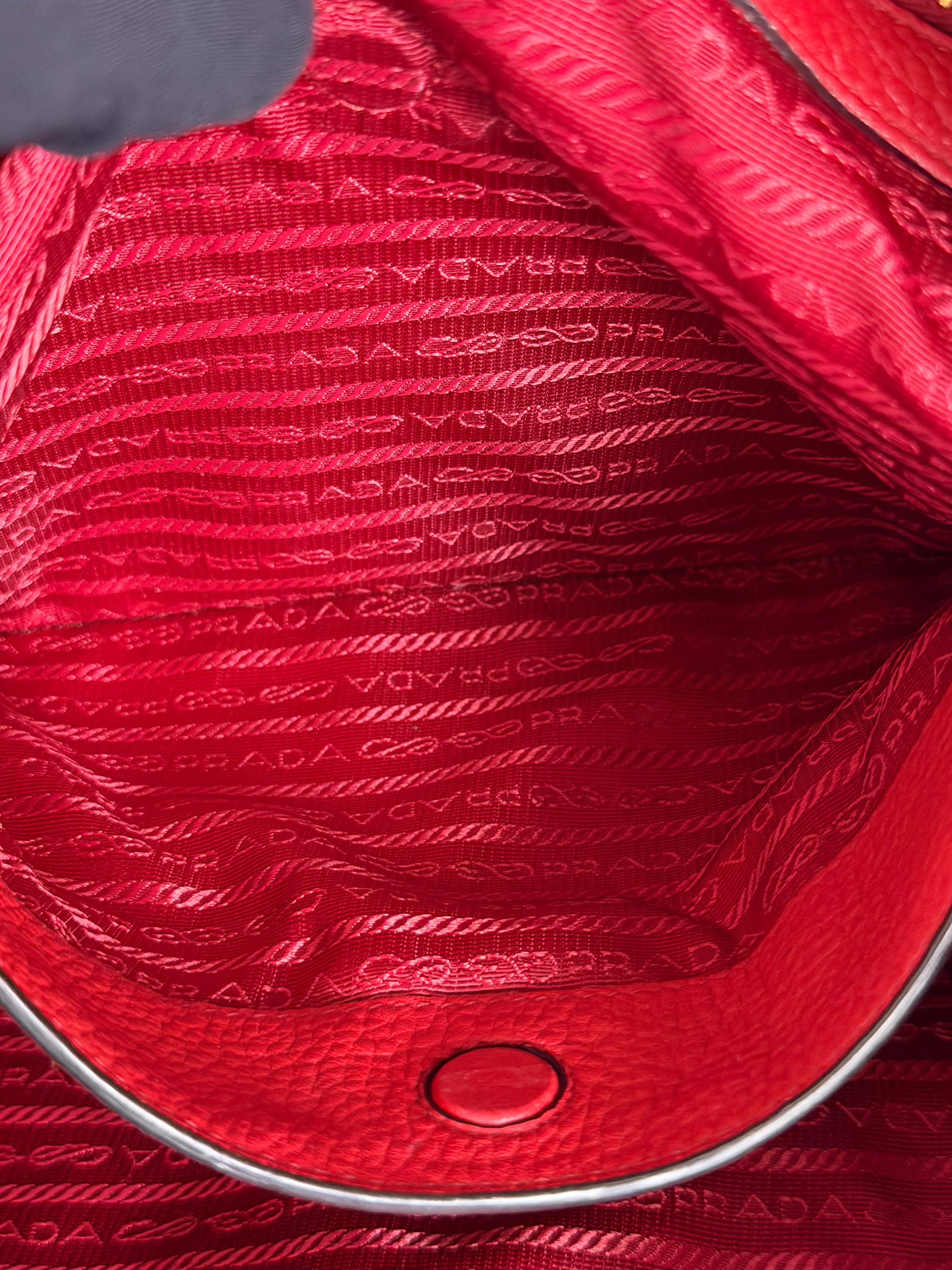 Borsa Tote Prada in Pelle Martellata Rossa