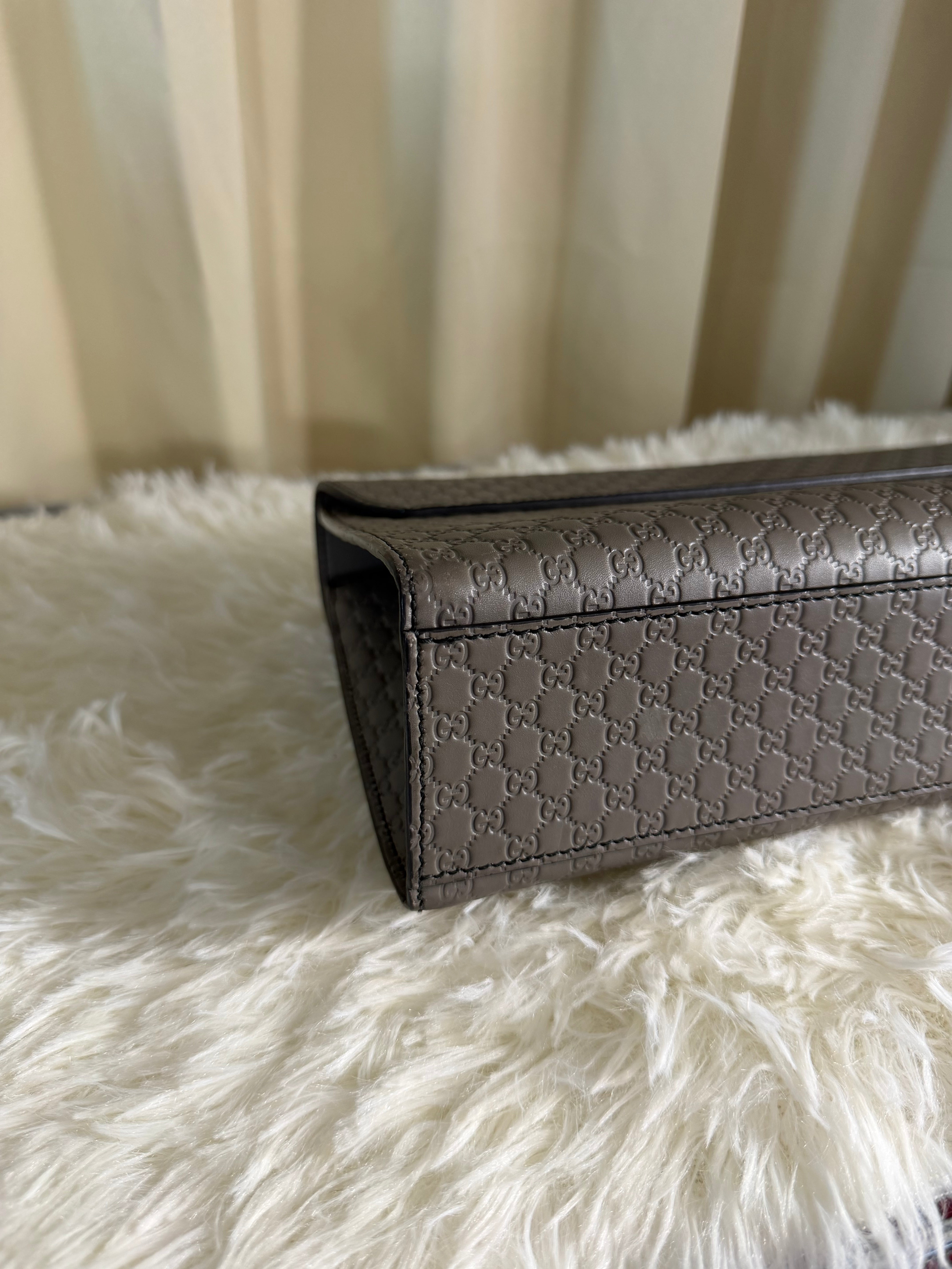 Borsa a Spalla Media Gucci Emily in Pelle Microguccissima Grigia