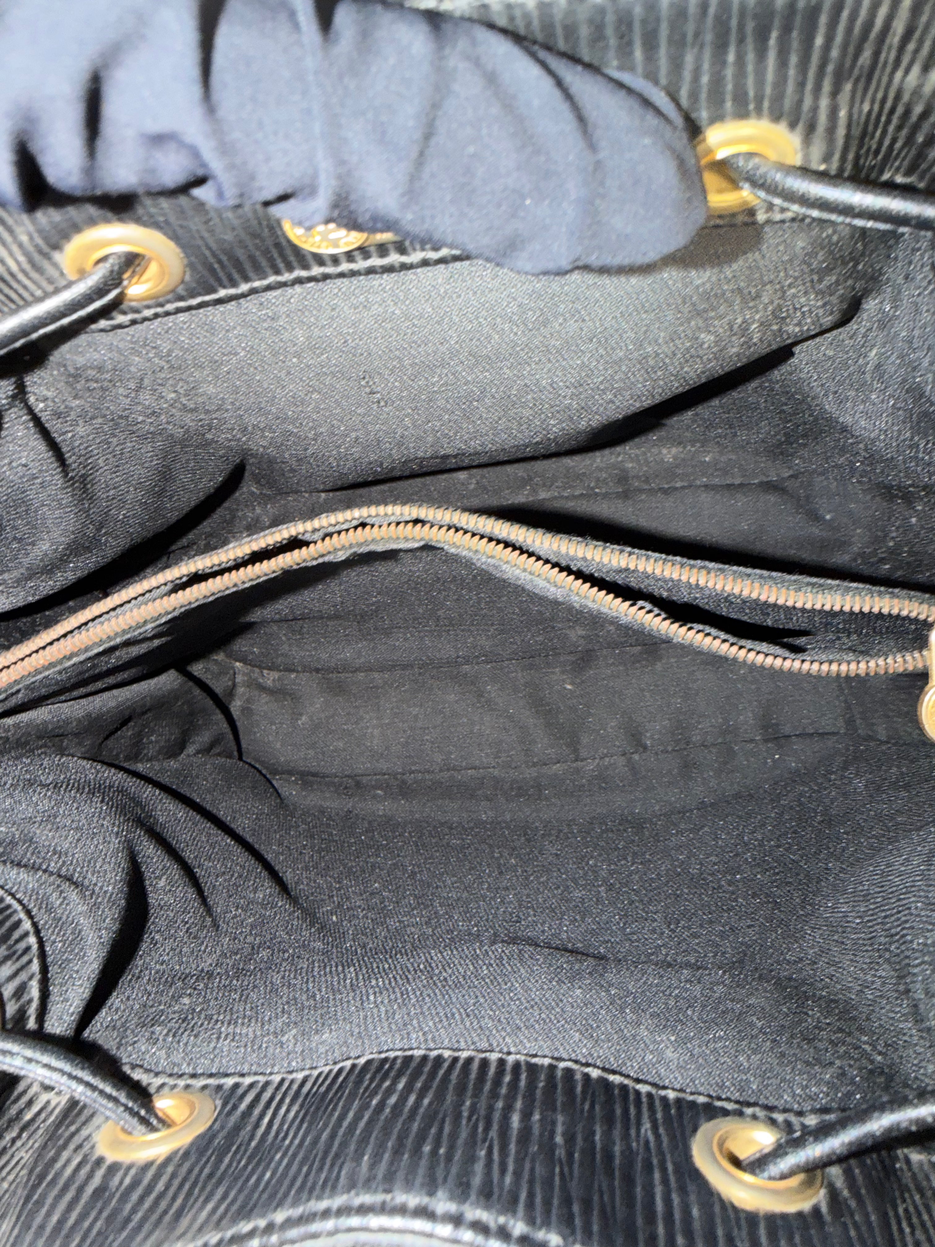 Borsa a Secchiello Vintage di Fendi in Pelle Nera