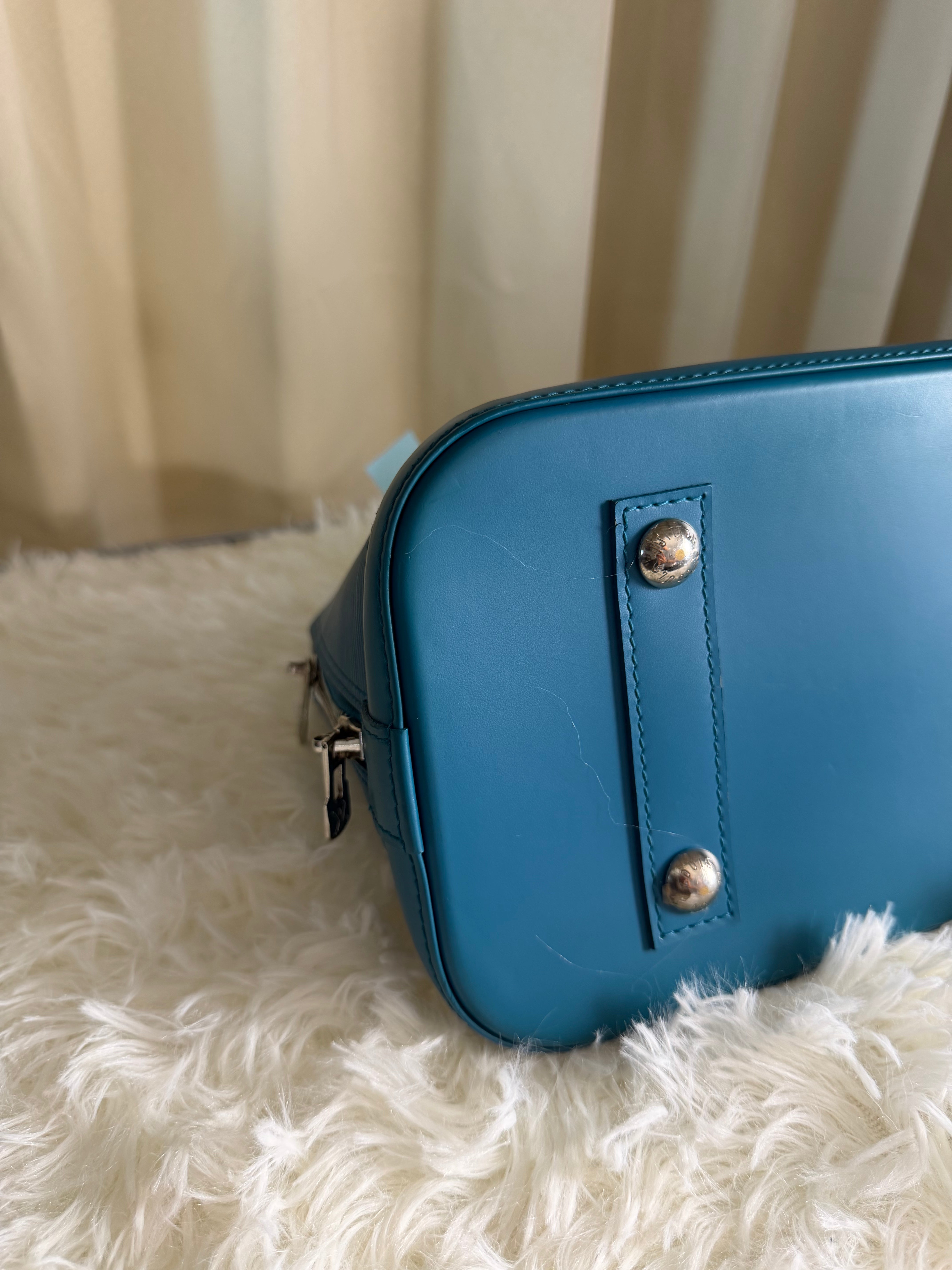 Borsa Louis Vuitton Alma in Pelle Epi di Colore Turchese