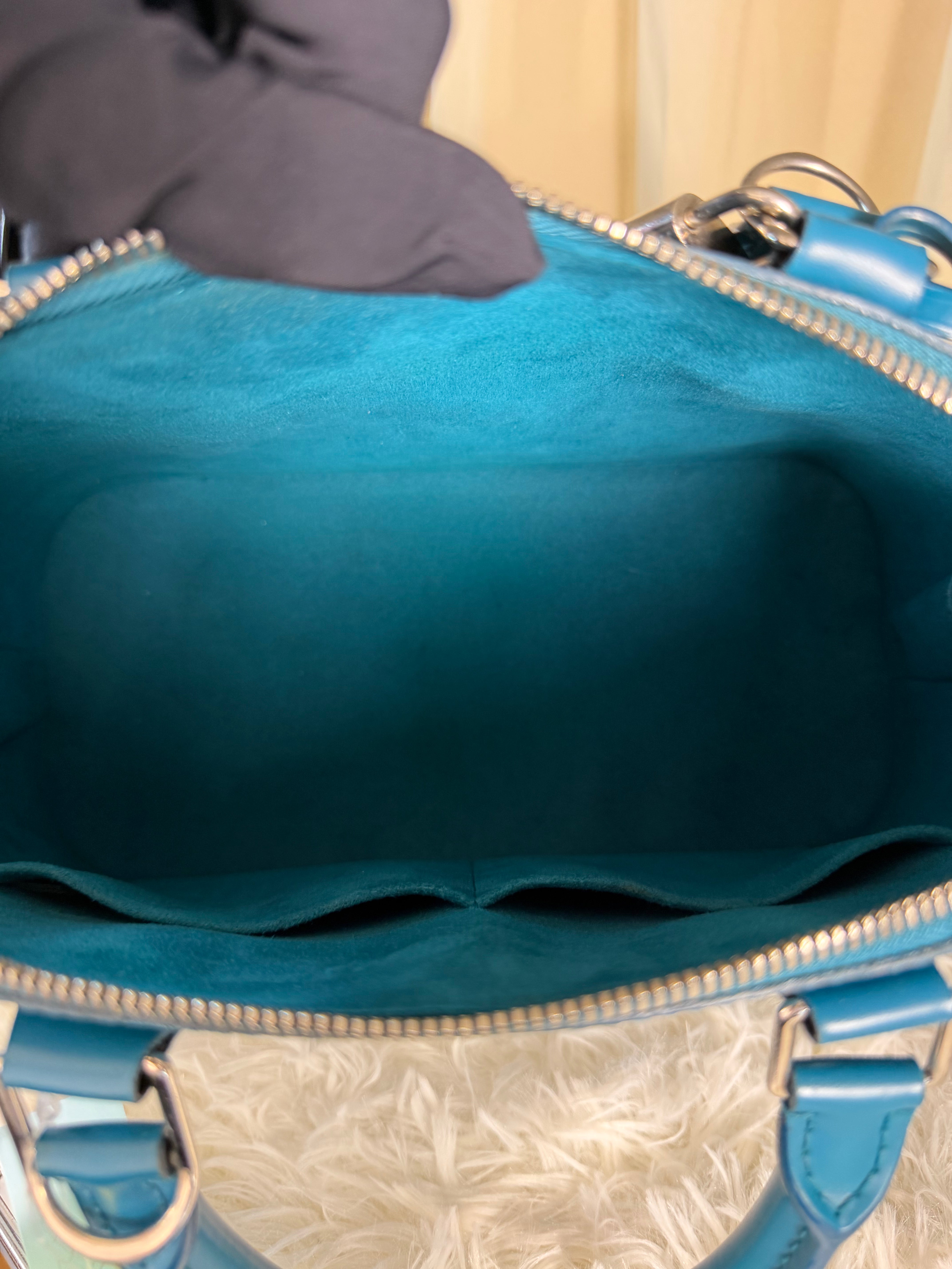 Borsa Louis Vuitton Alma in Pelle Epi di Colore Turchese