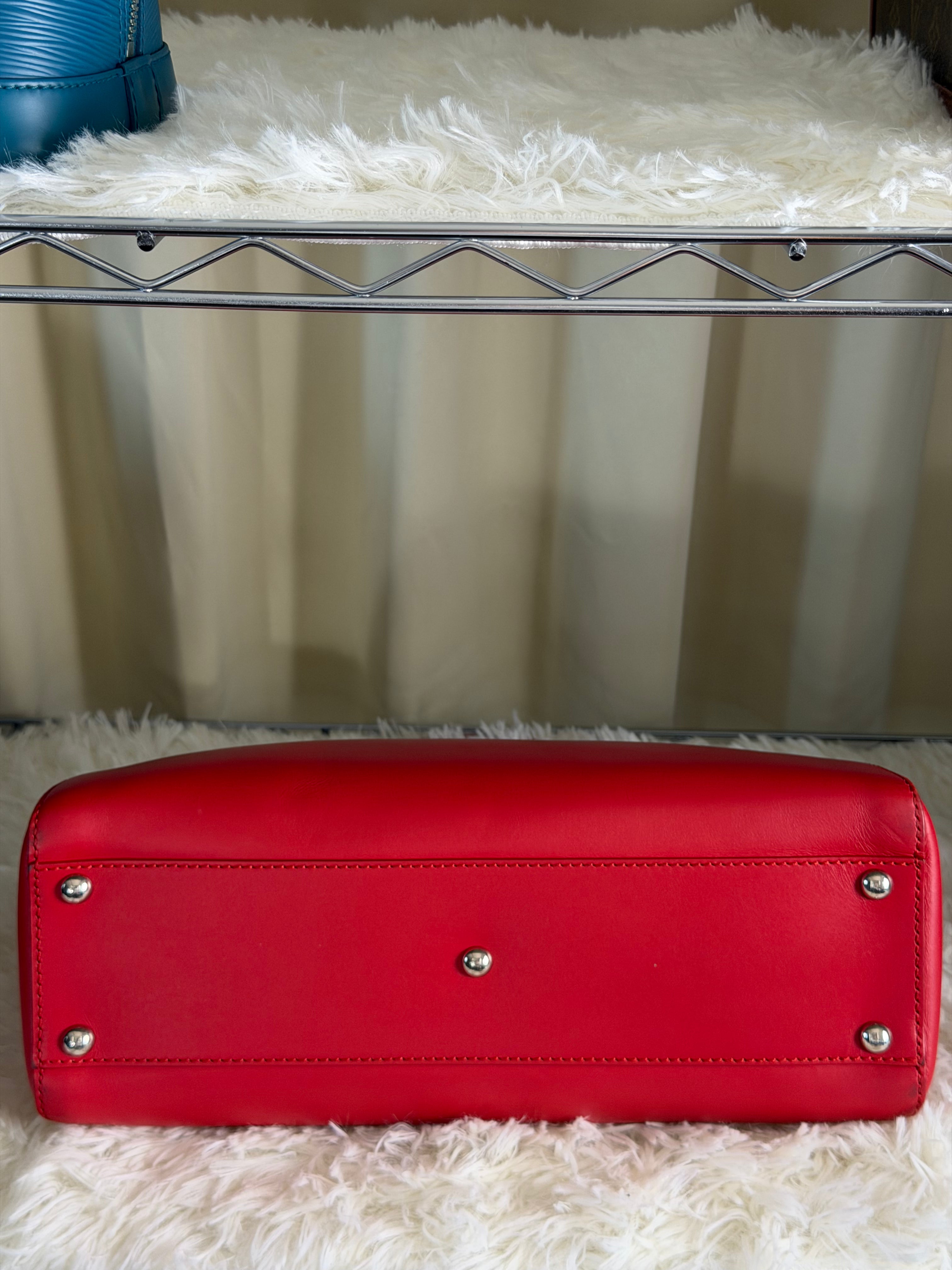 Borsa Fendi Peekaboo in Pelle Rossa con Dettaglio degli Iconici Occhi "Bag Bugs"