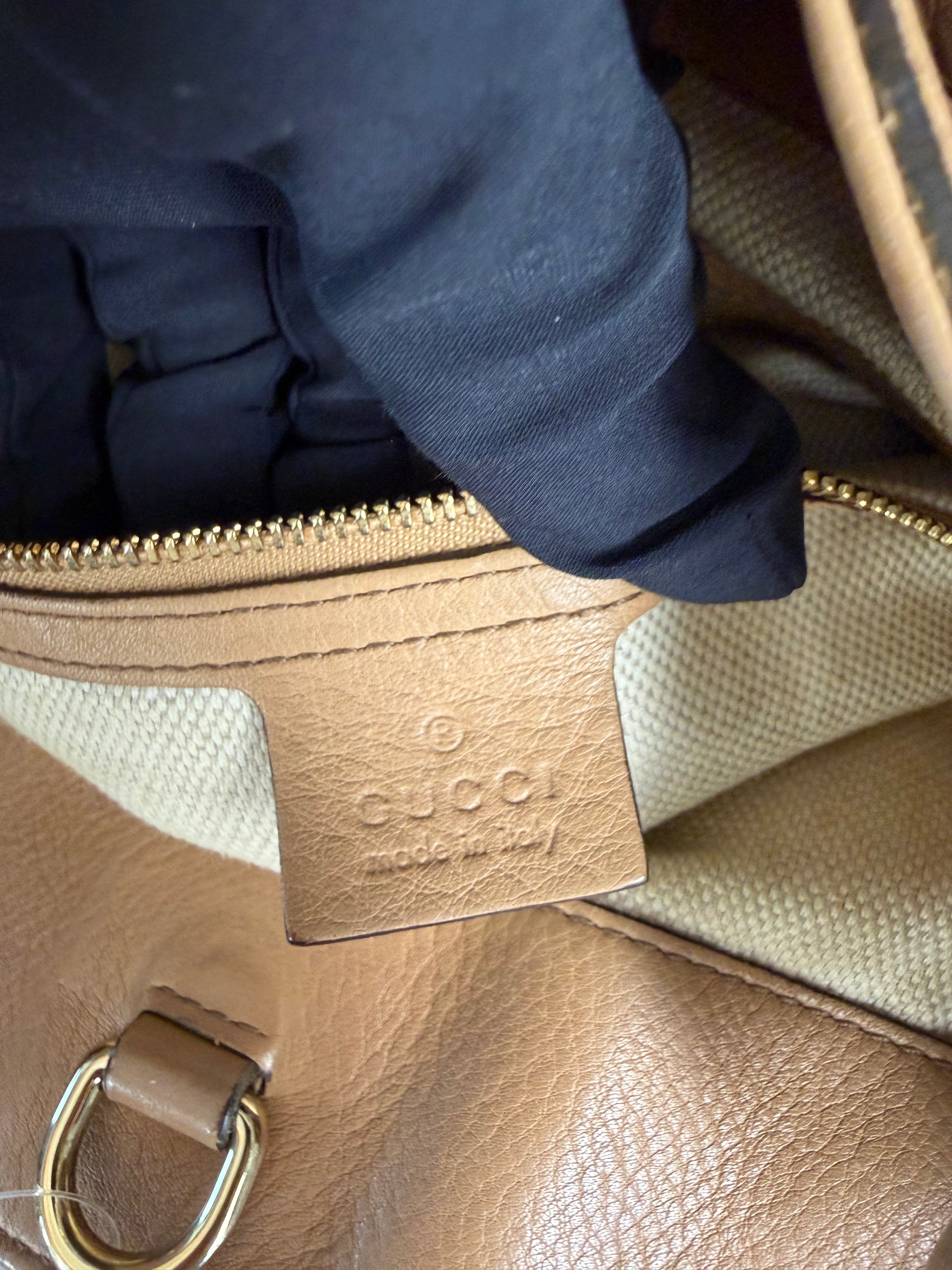 Borsa Gucci Soho Chain Tote in Pelle Martellata Beige