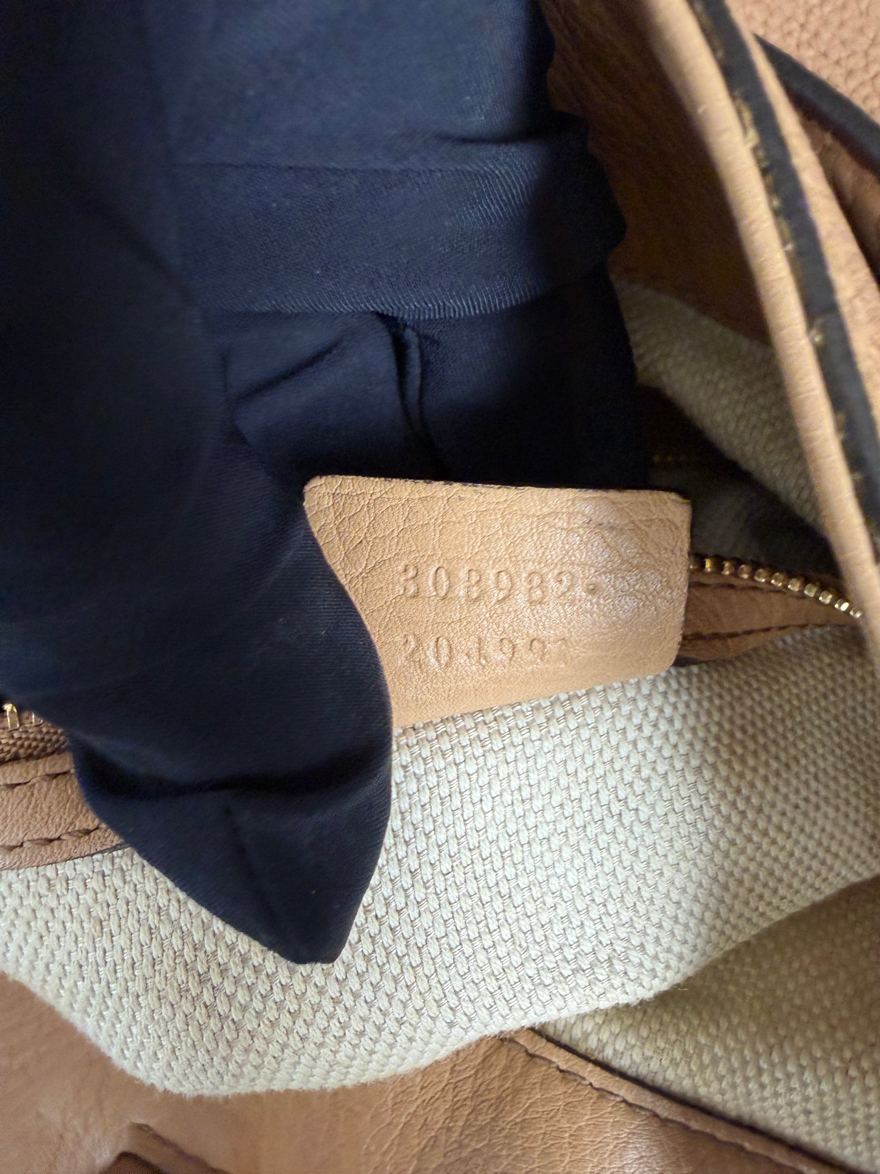 Borsa Gucci Soho Chain Tote in Pelle Martellata Beige