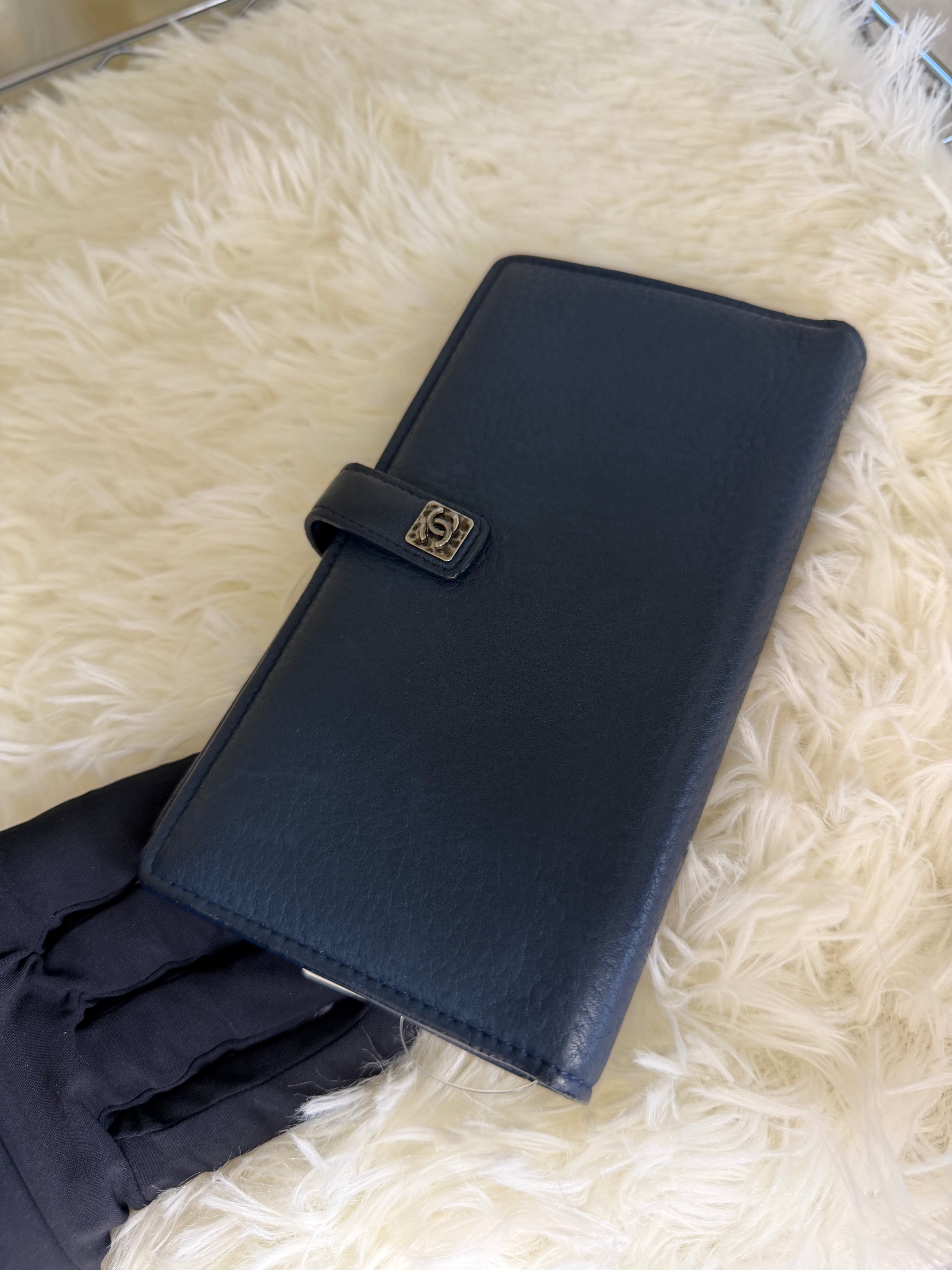 Portafoglio Lungo Chanel in Pelle Martellata Blu Navy