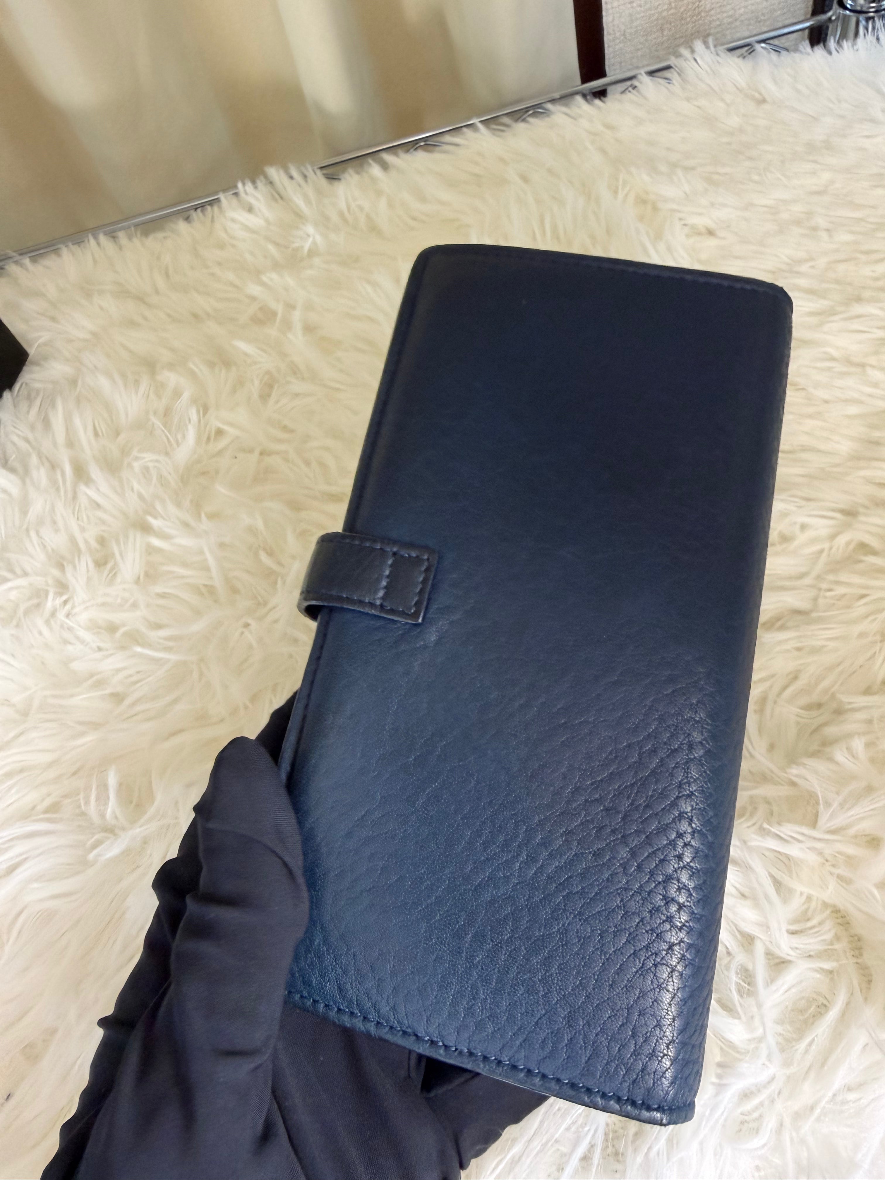 Portafoglio Lungo Chanel in Pelle Martellata Blu Navy