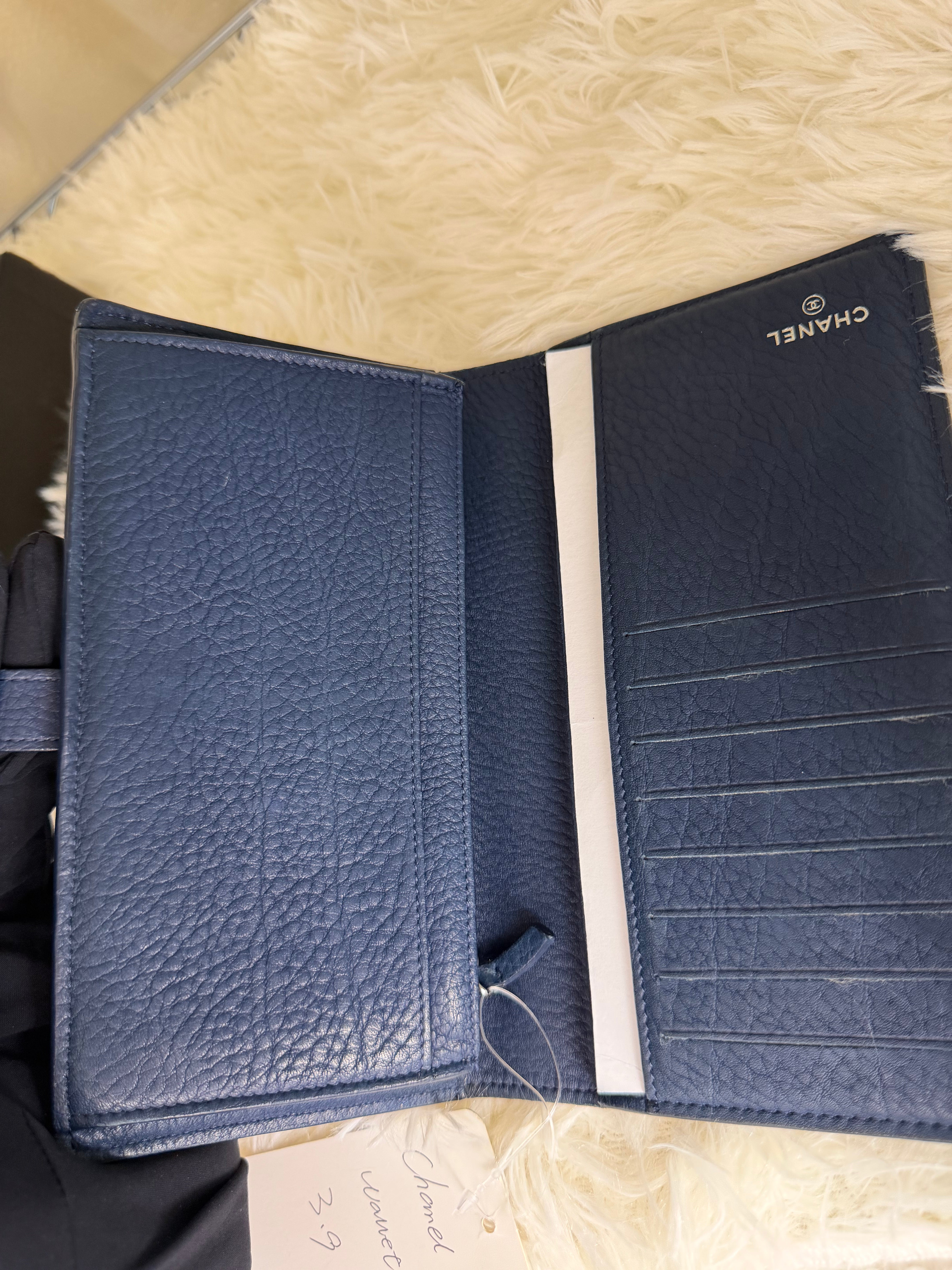 Portafoglio Lungo Chanel in Pelle Martellata Blu Navy