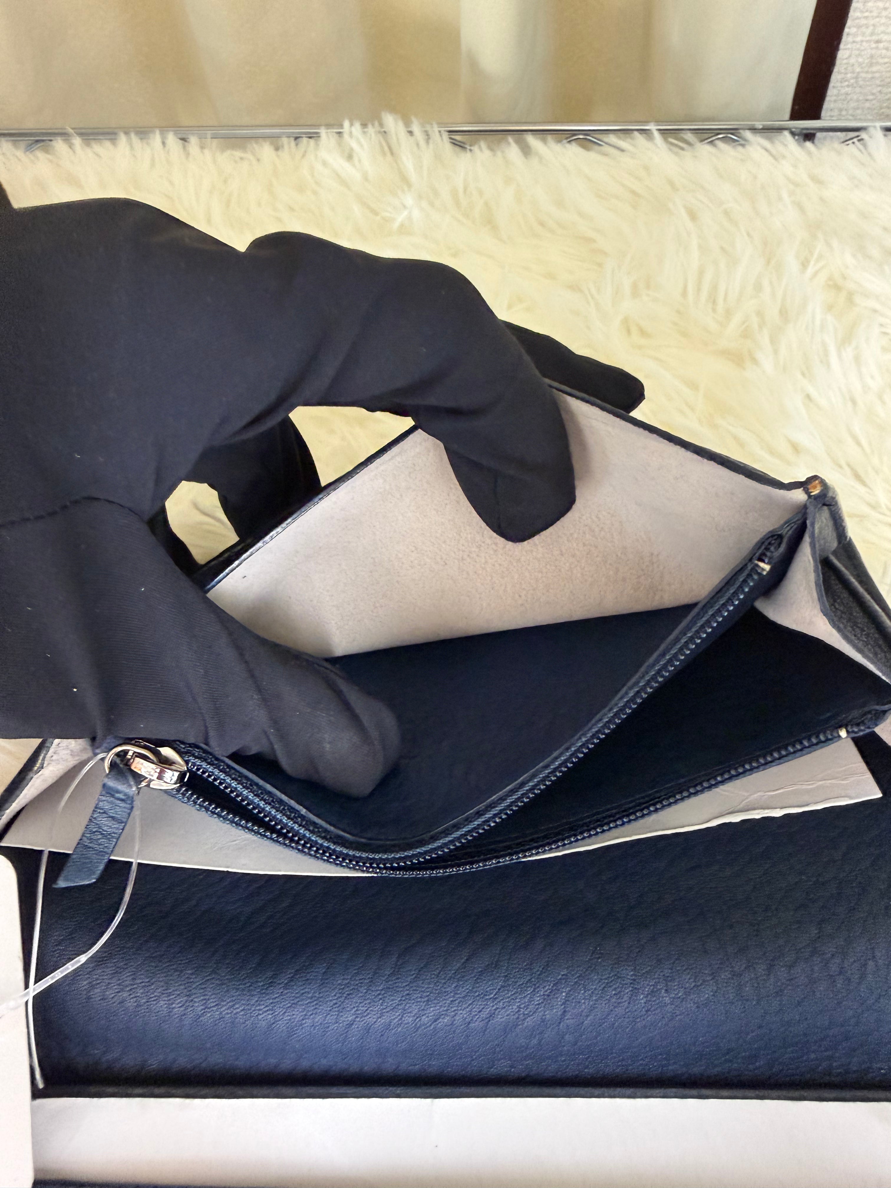 Portafoglio Lungo Chanel in Pelle Martellata Blu Navy
