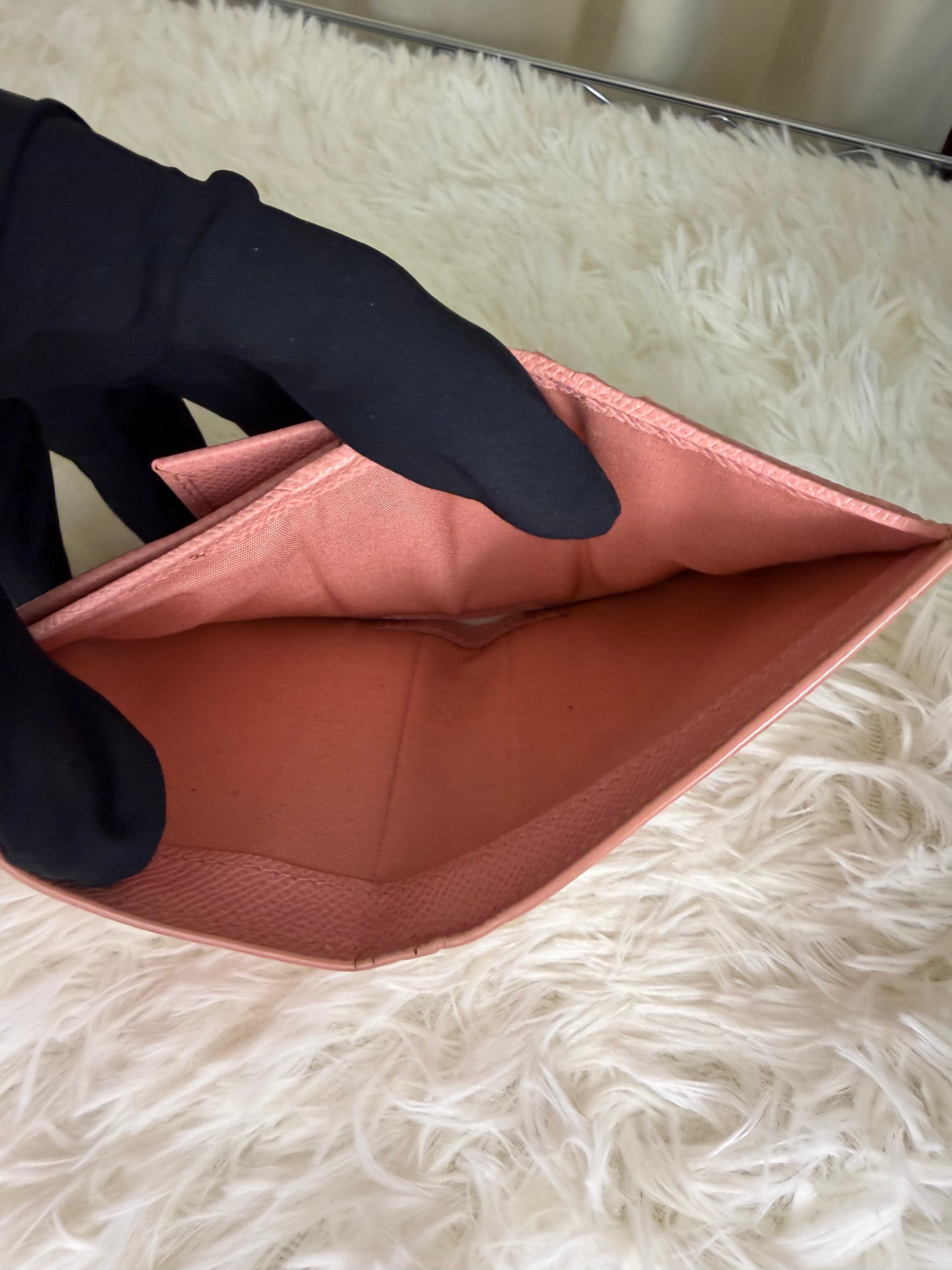 Portafoglio Compatto Salvatore Ferragamo Gancini in Pelle Rosa
