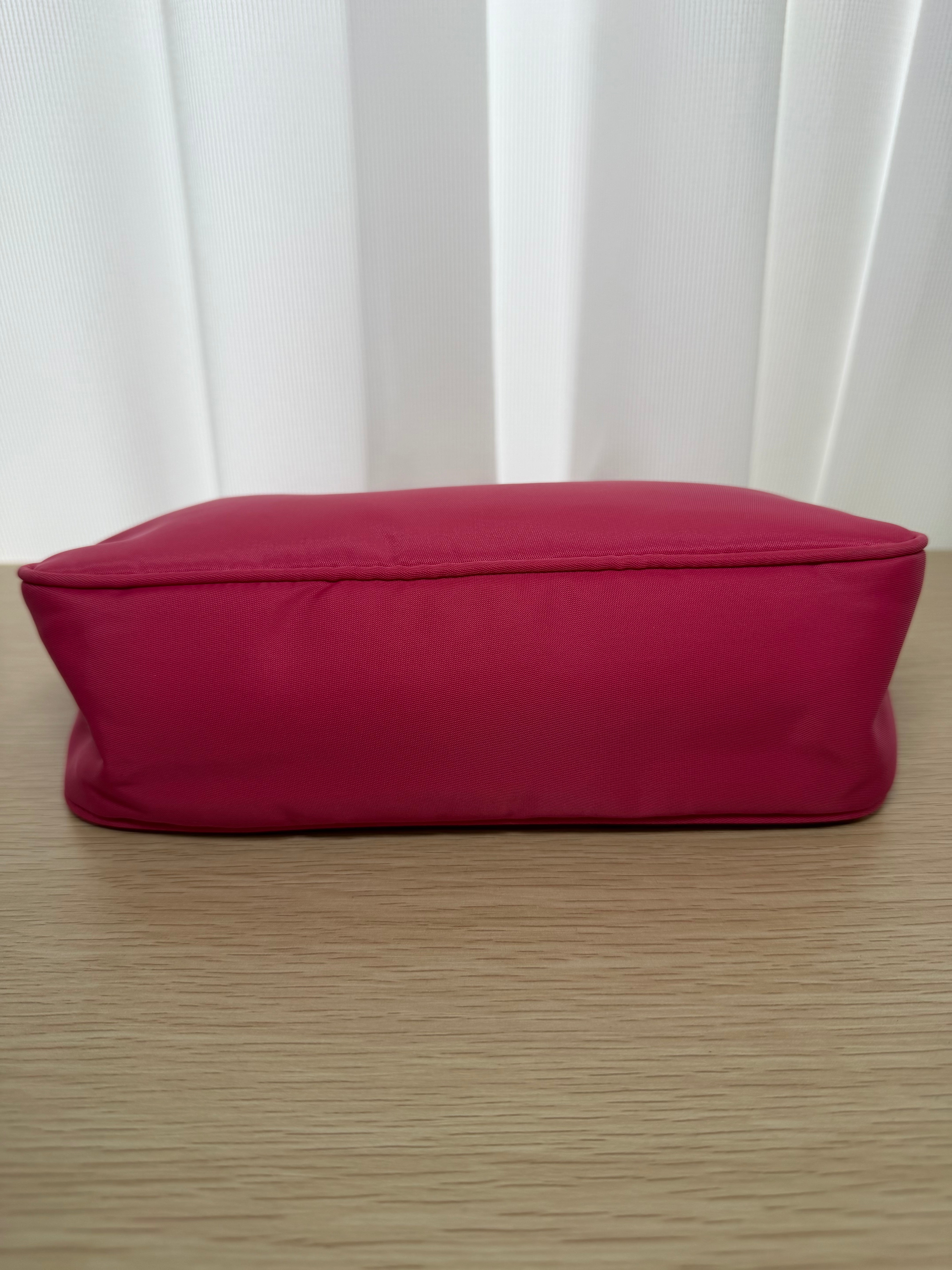 Borsa a Spalla in Nylon Fucsia di Prada