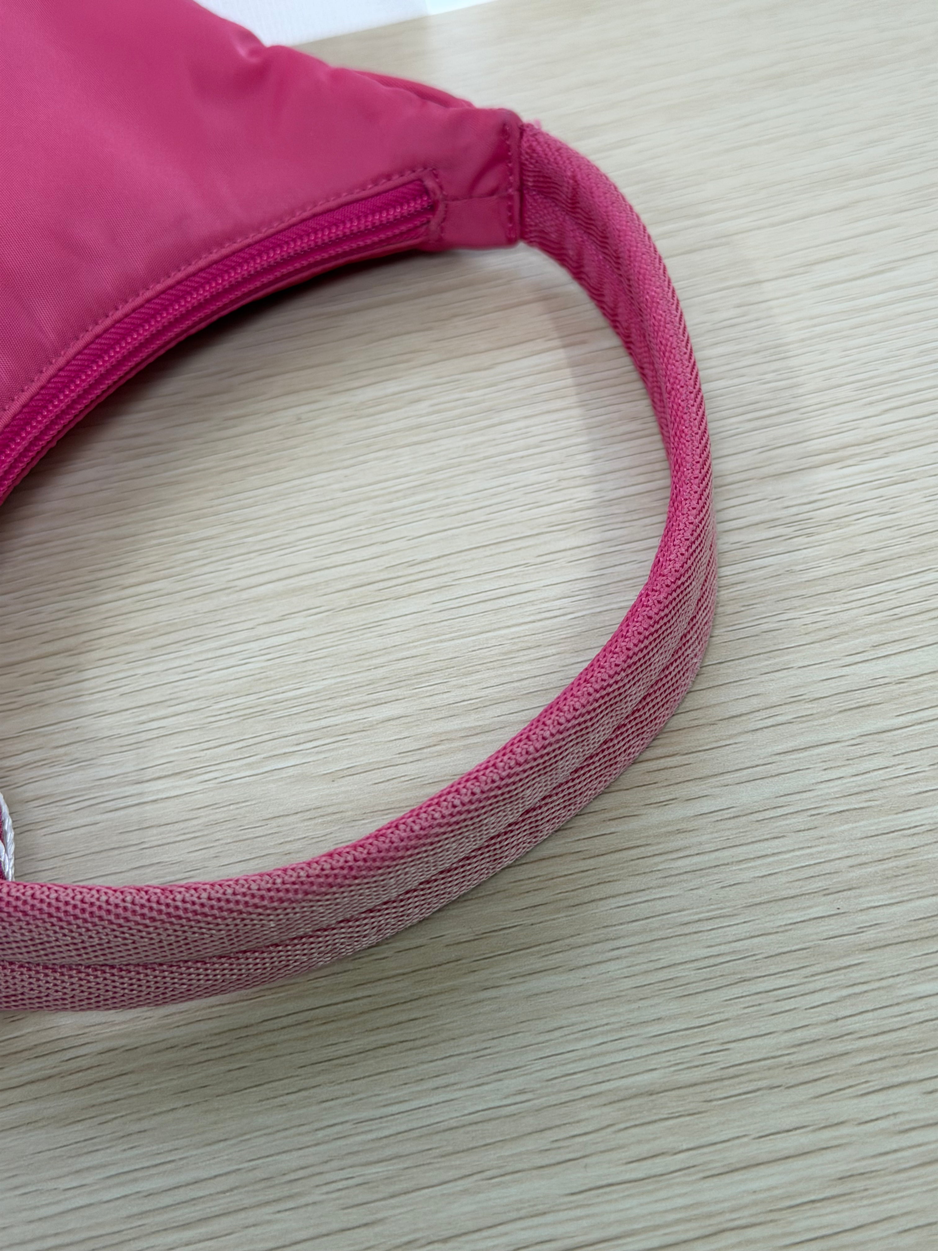 Borsa a Spalla in Nylon Fucsia di Prada