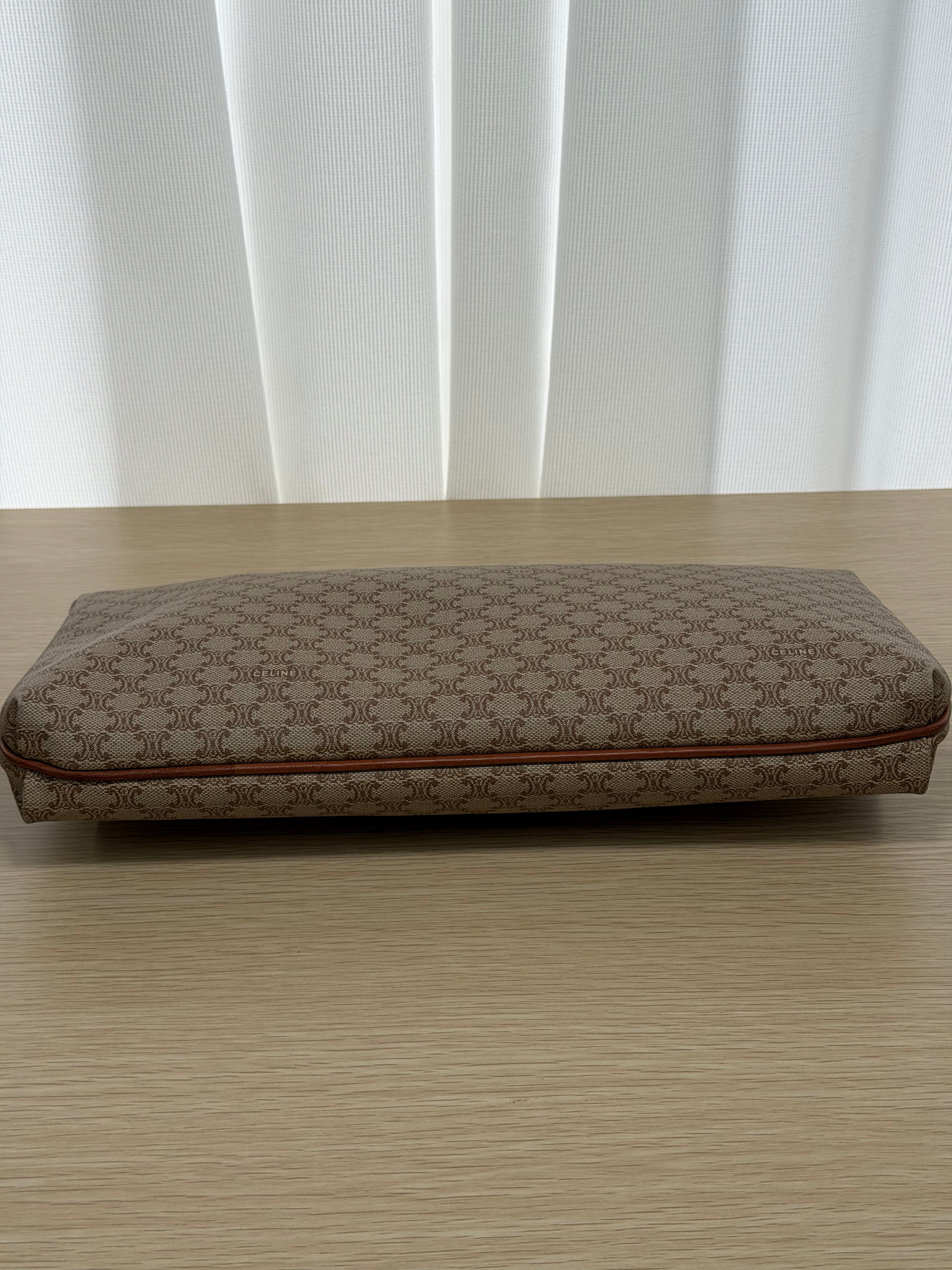 Pochette Vintage di Céline con Iconico Motivo Macadam