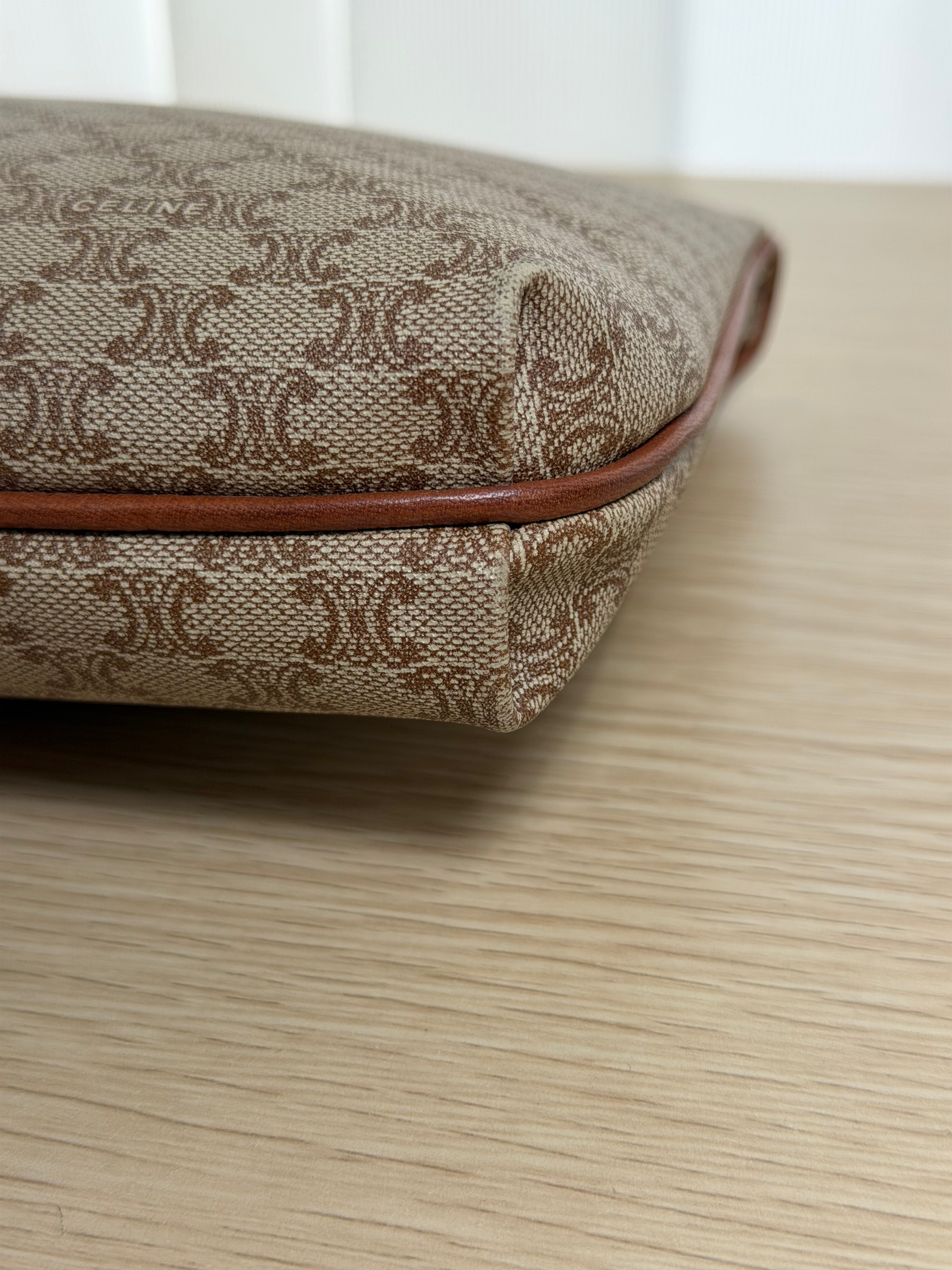 Pochette Vintage di Céline con Iconico Motivo Macadam