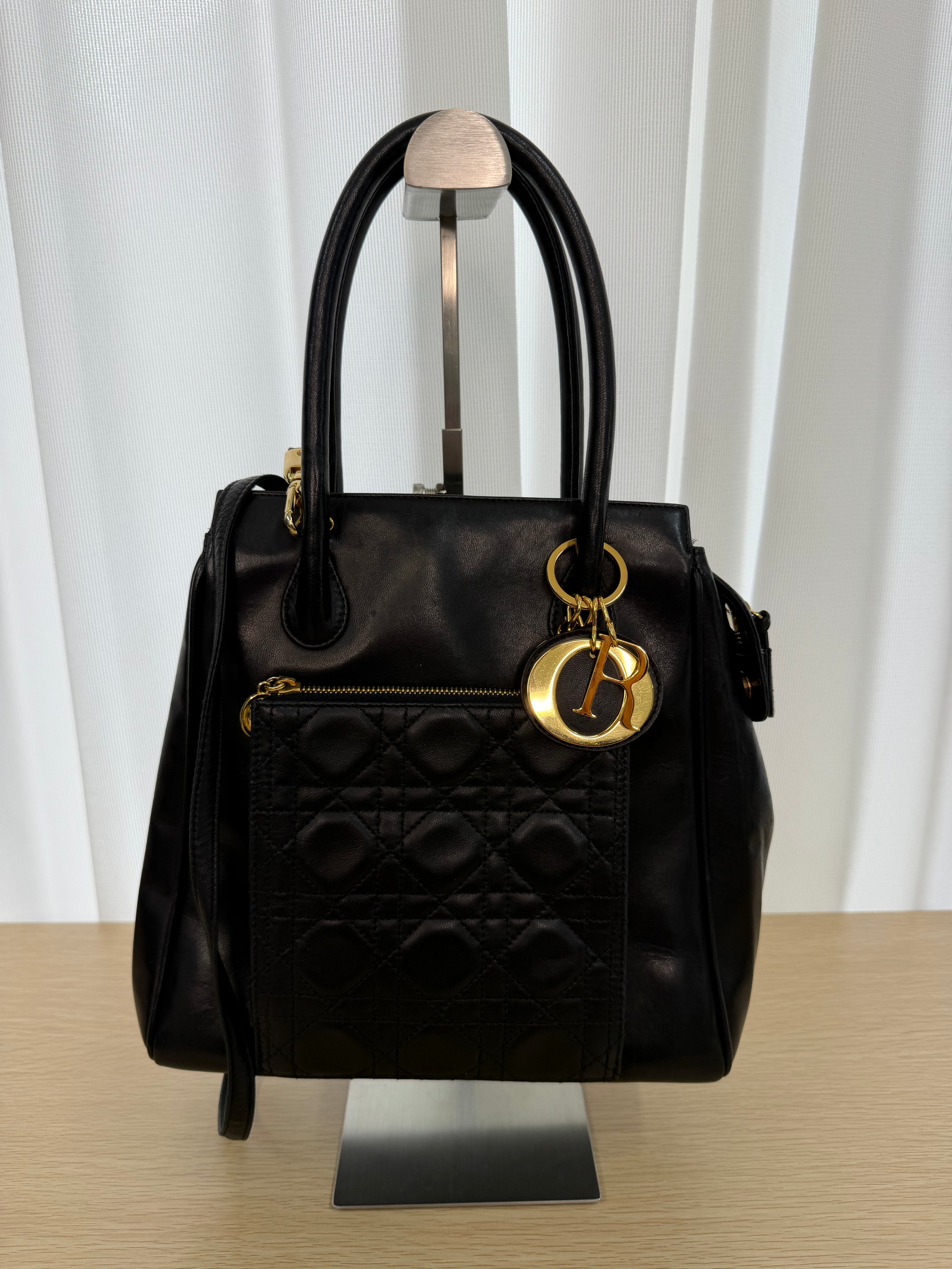 Borsa a Spalla Vintage in Pelle Nera di Christian Dior