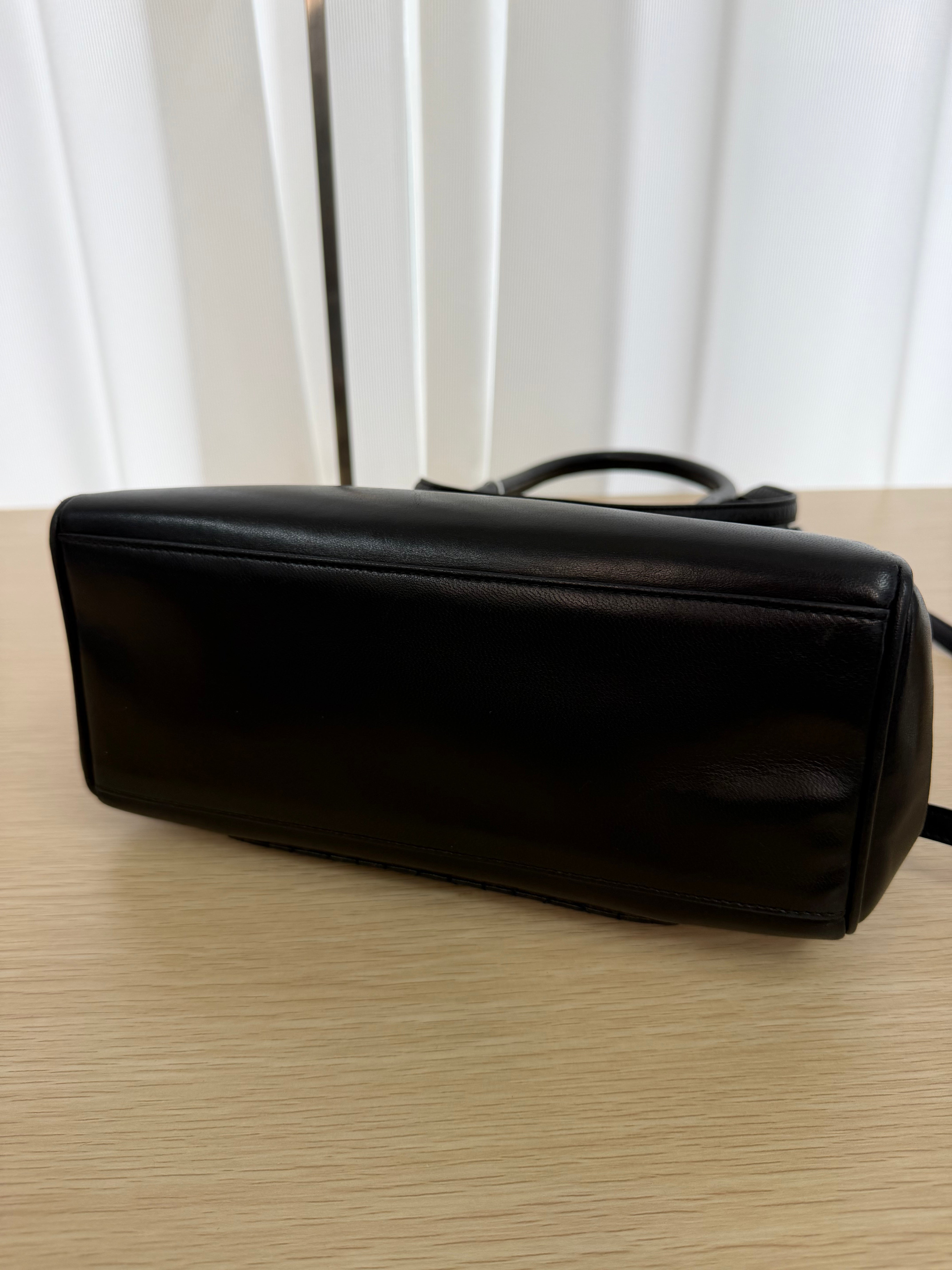 Borsa a Spalla Vintage in Pelle Nera di Christian Dior