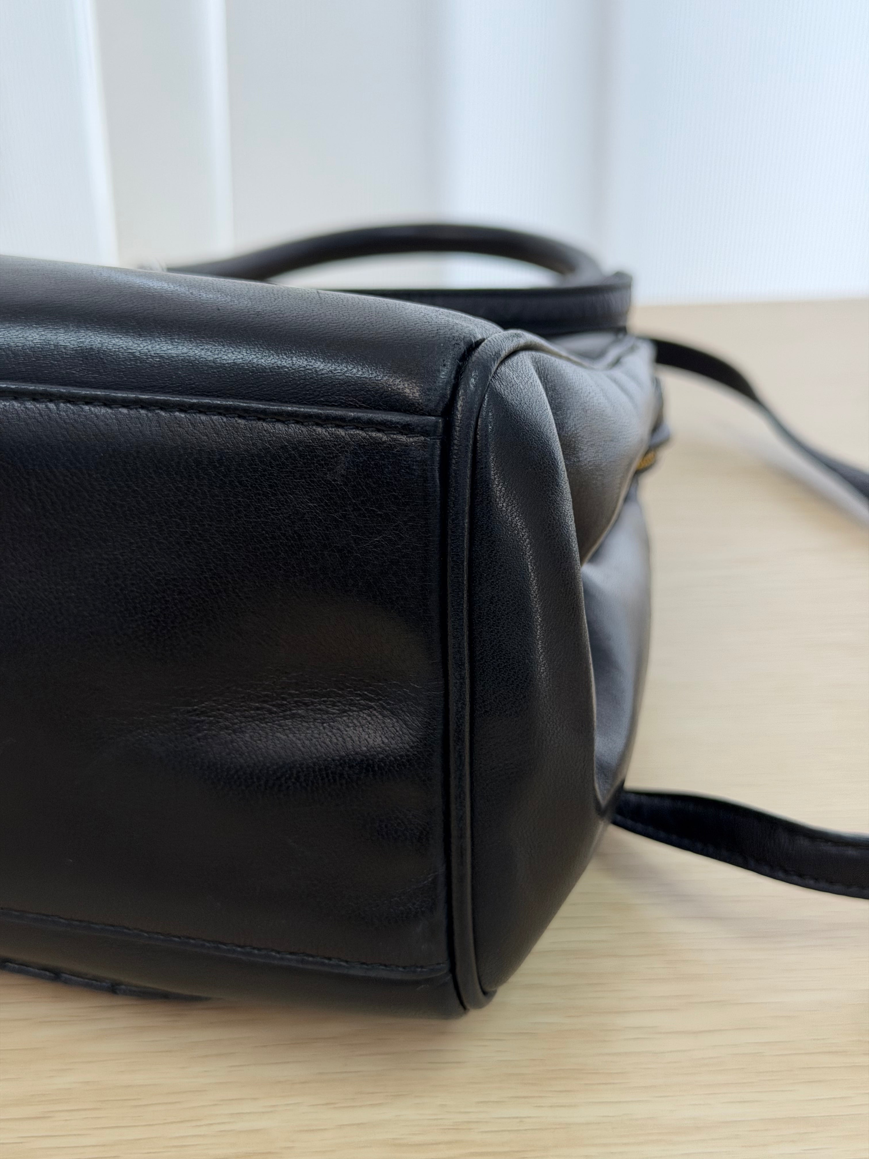 Borsa a Spalla Vintage in Pelle Nera di Christian Dior
