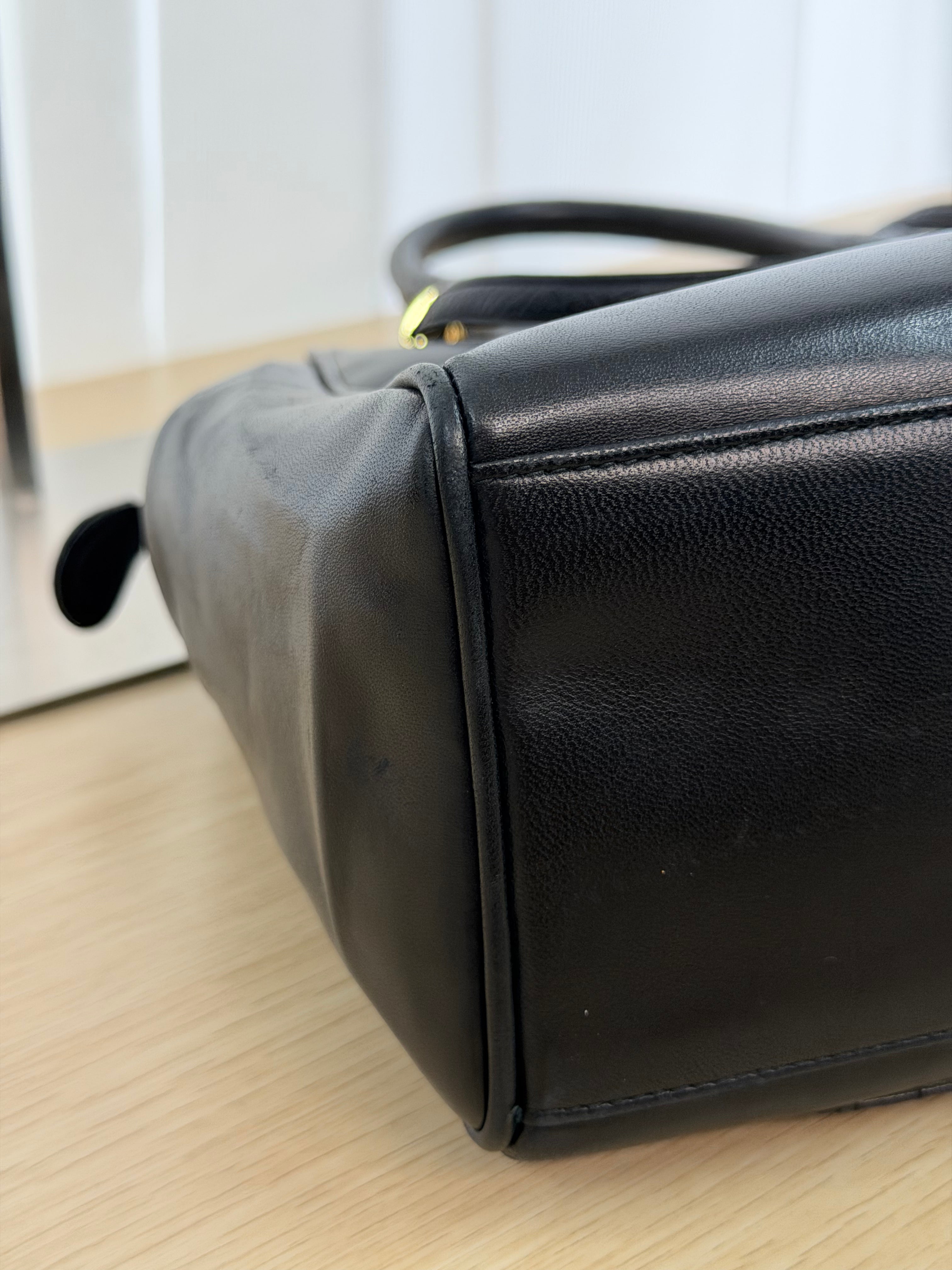 Borsa a Spalla Vintage in Pelle Nera di Christian Dior