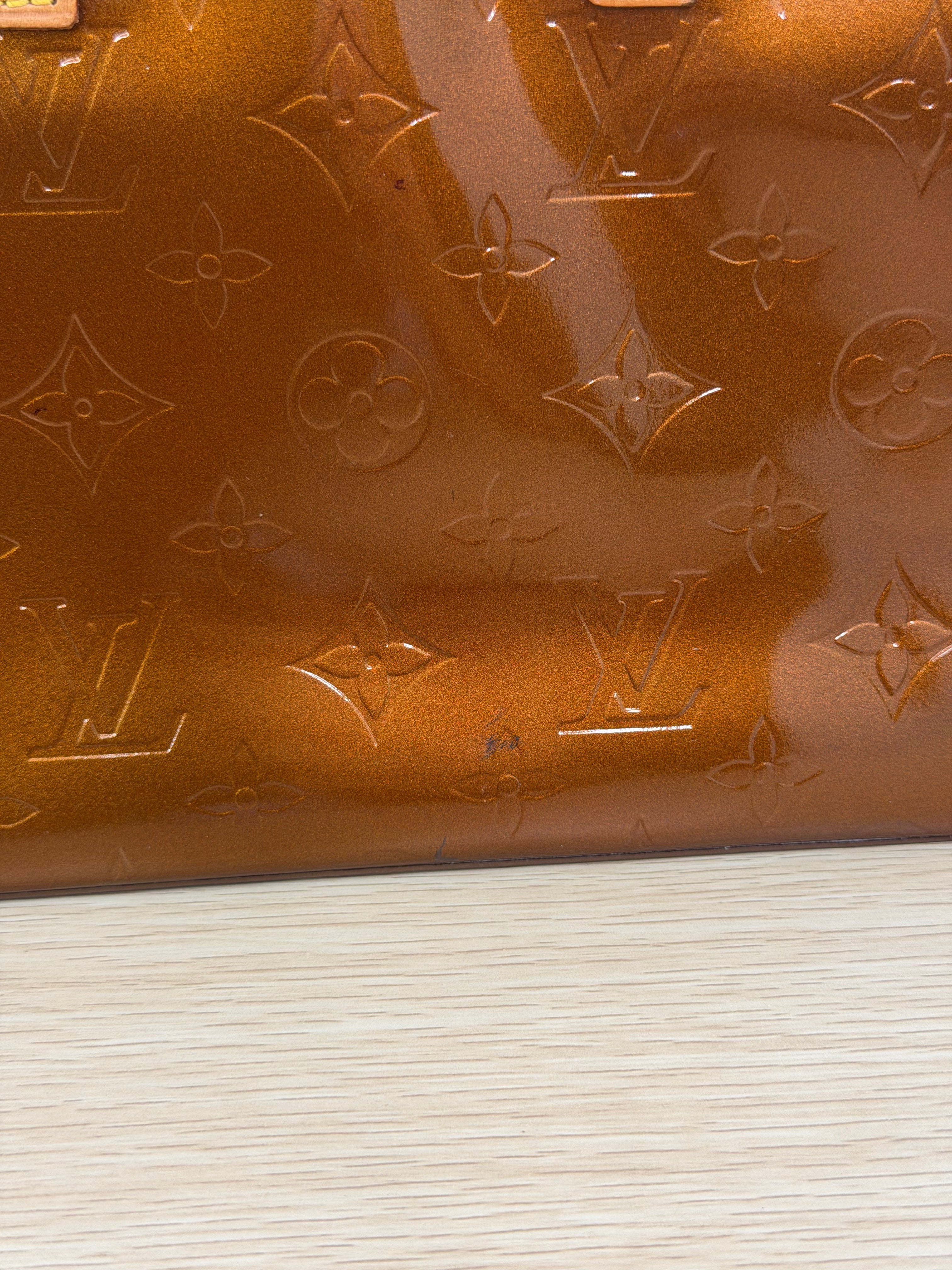 Borsa Louis Vuitton Reade PM in Pelle Vernis Color Bronzo