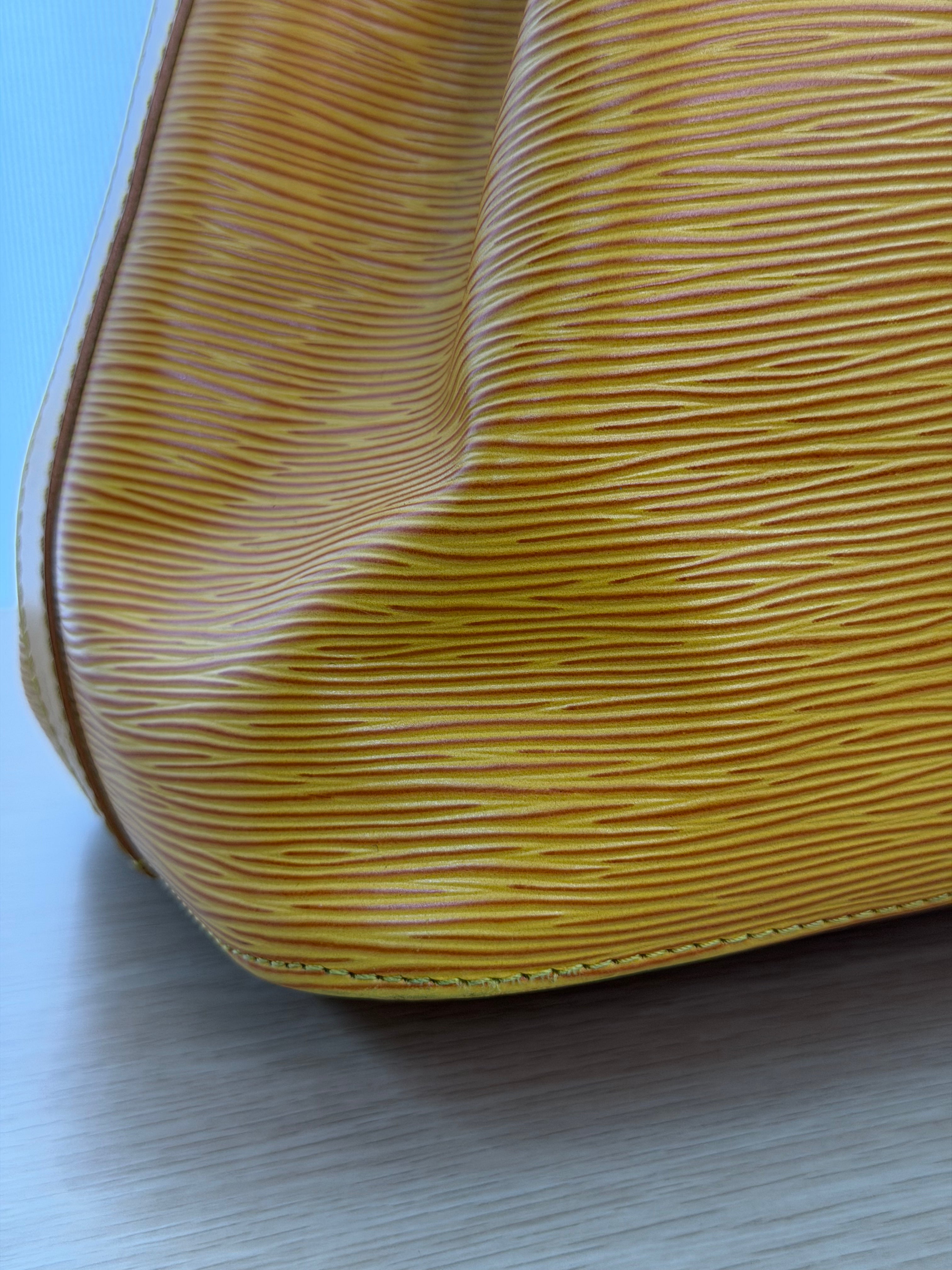 Borsa Louis Vuitton Petit Noé in Pelle Epi Color Giallo Tassil