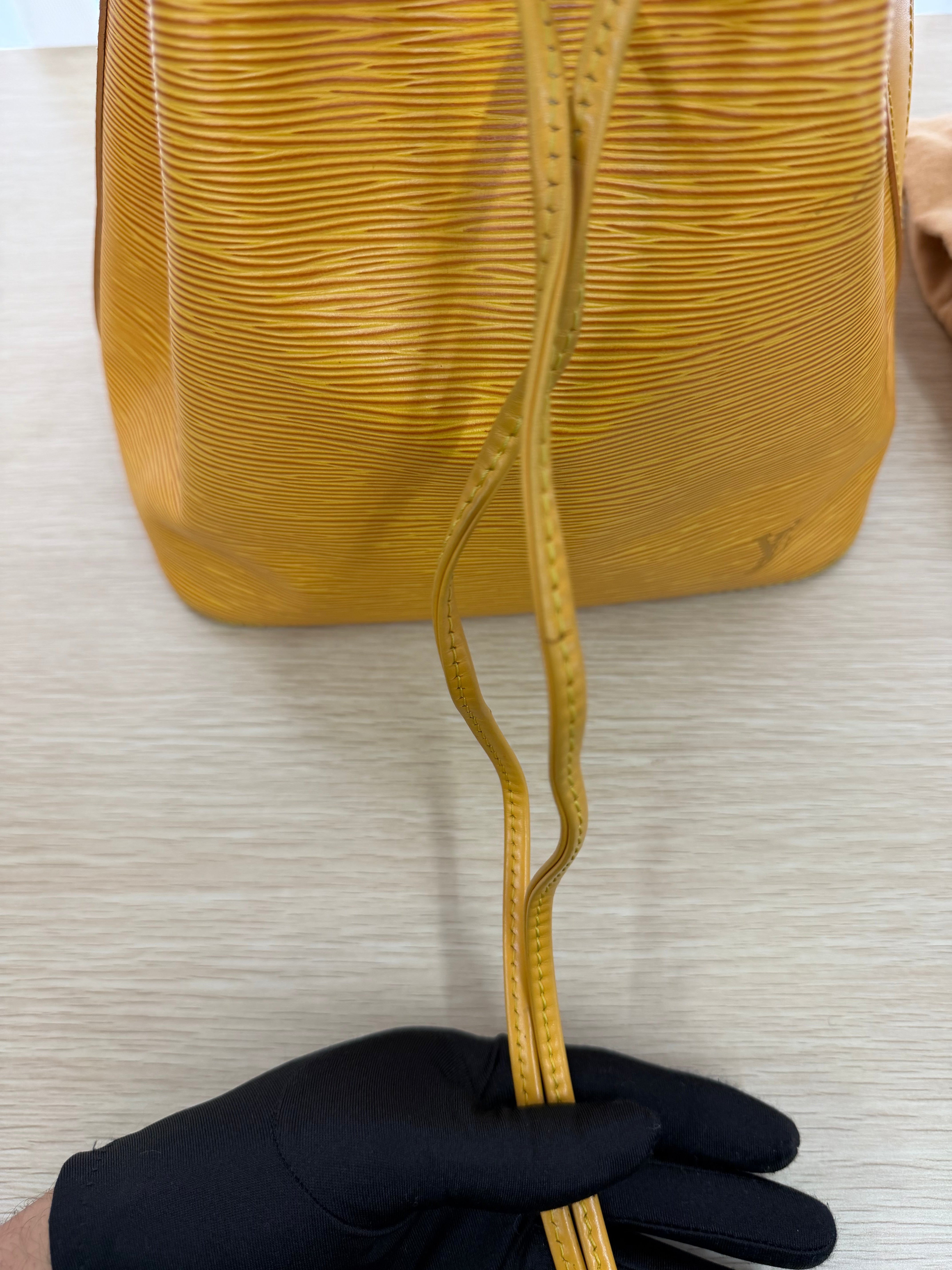 Borsa Louis Vuitton Petit Noé in Pelle Epi Color Giallo Tassil